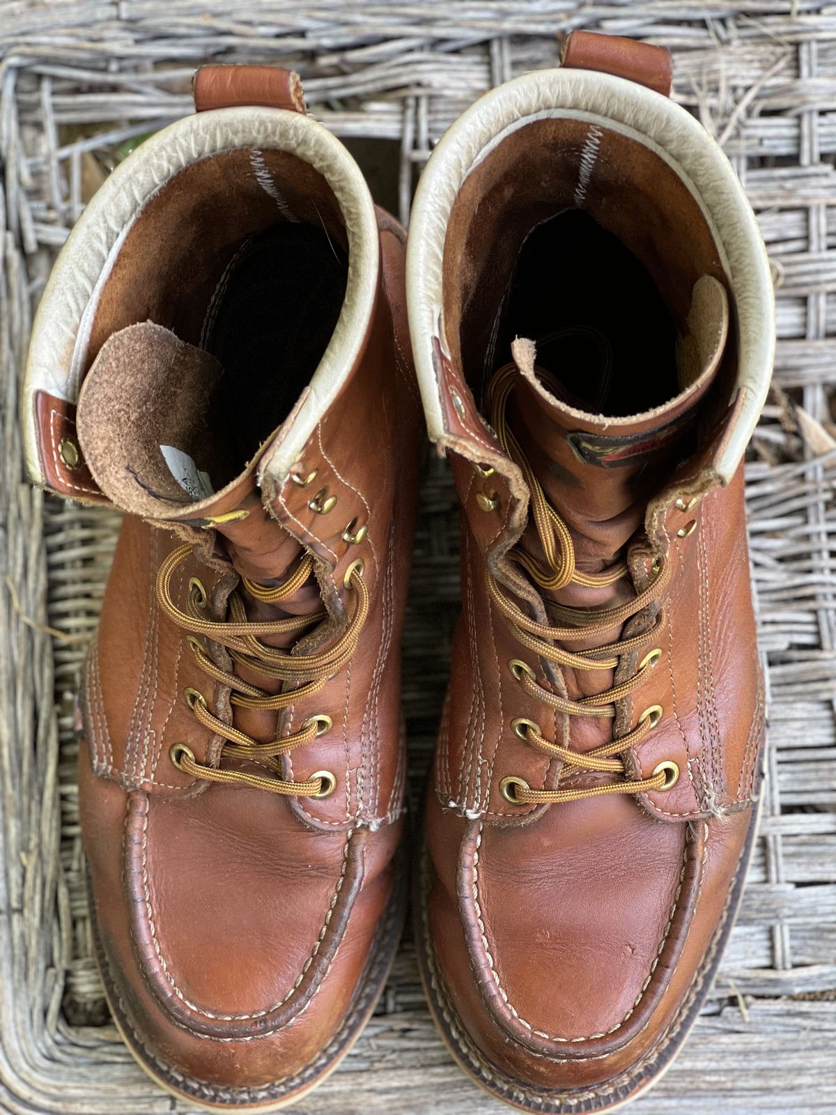 Photo by patinathunderdome on May 1, 2022 of the Thorogood 8" Moc Toe in Tobacco Gladiator Oil-Tanned.