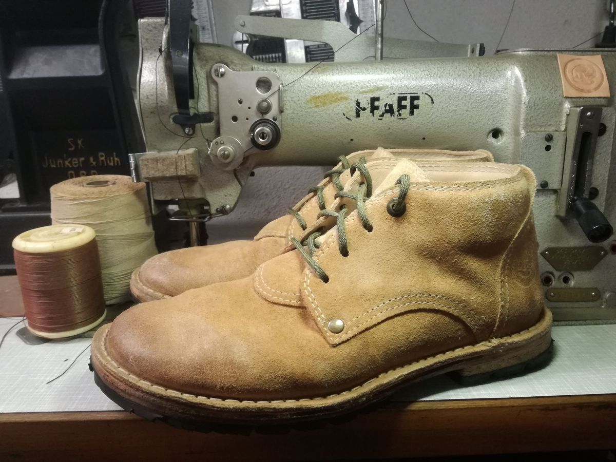 Photo by patinathunderdome on November 4, 2021 of the BERNHARDINER Schuhwerk JFB002 in David Oehler Natural V Suede.
