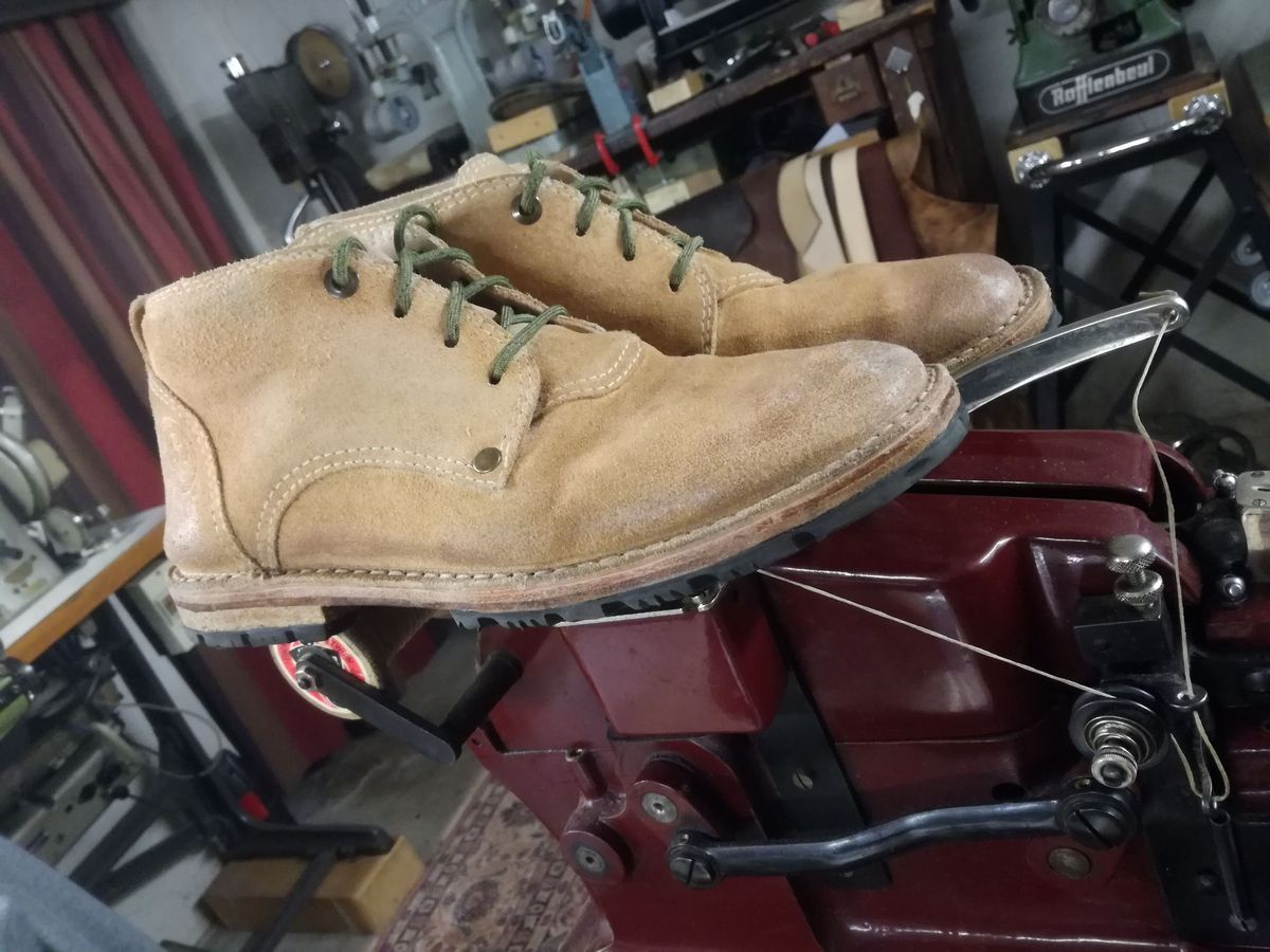 Photo by patinathunderdome on November 4, 2021 of the BERNHARDINER Schuhwerk JFB002 in David Oehler Natural V Suede.
