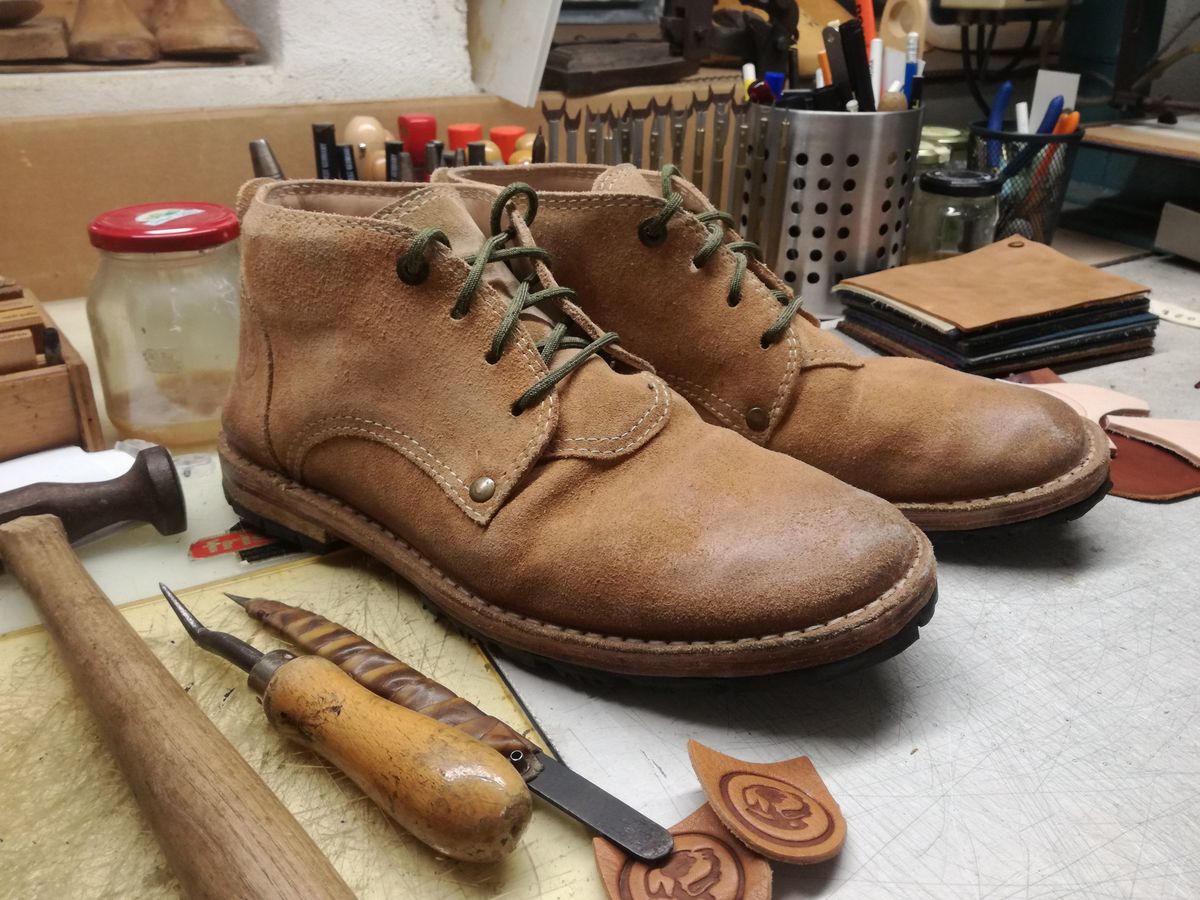 Photo by patinathunderdome on November 4, 2021 of the BERNHARDINER Schuhwerk JFB002 in David Oehler Natural V Suede.