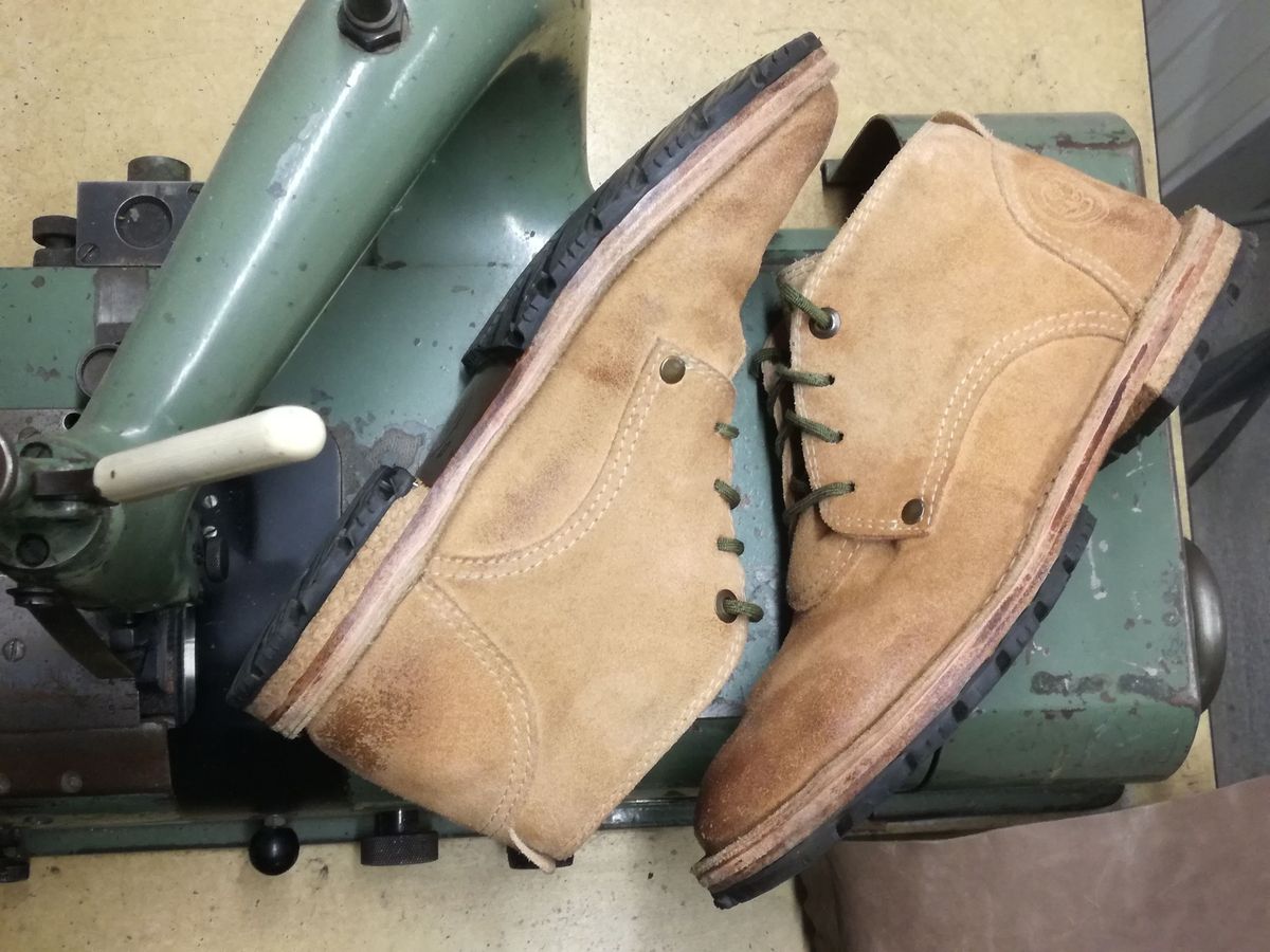 Photo by patinathunderdome on November 4, 2021 of the BERNHARDINER Schuhwerk JFB002 in David Oehler Natural V Suede.