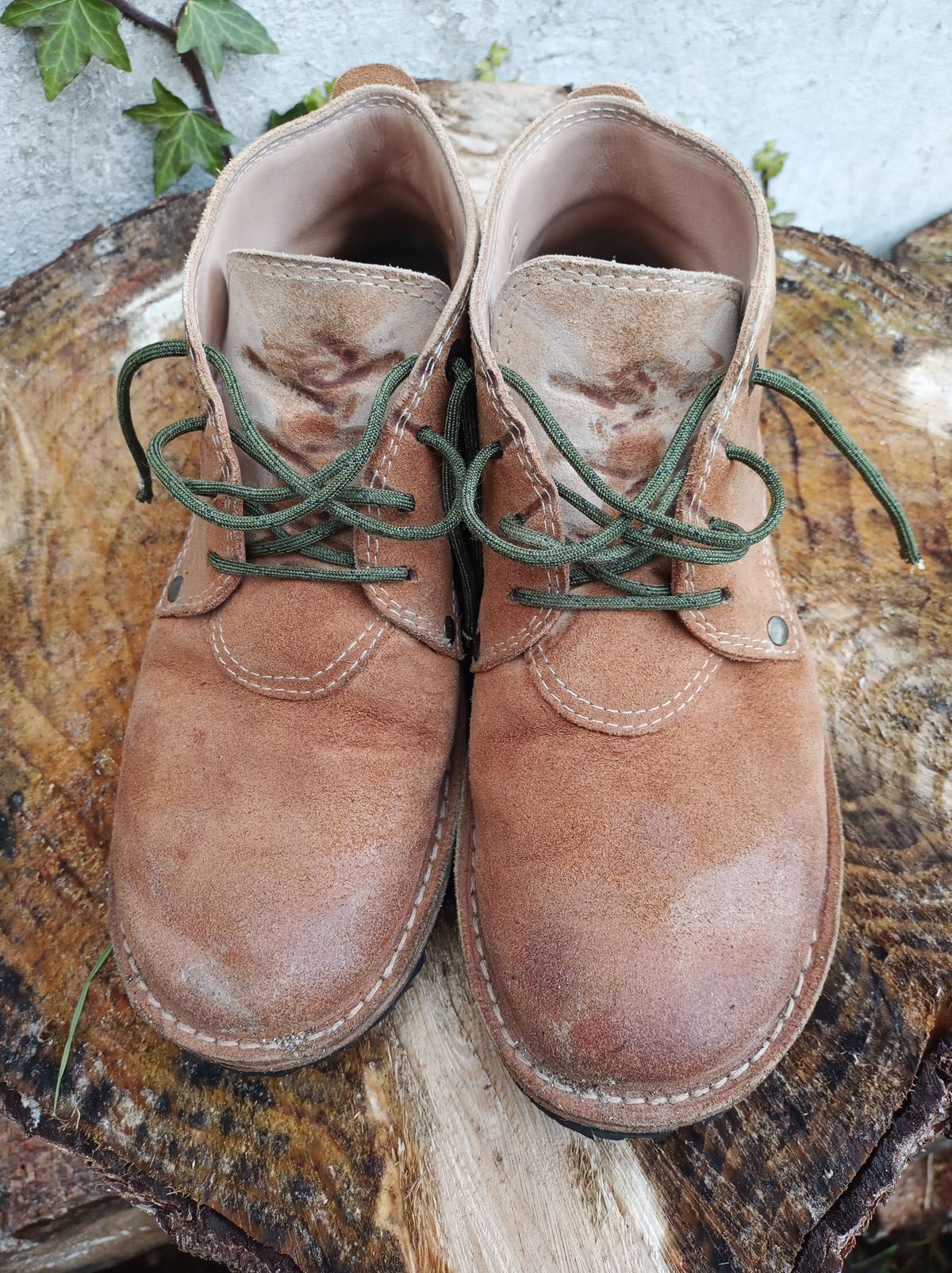 Photo by patinathunderdome on December 5, 2021 of the BERNHARDINER Schuhwerk JFB002 in David Oehler Natural V Suede.