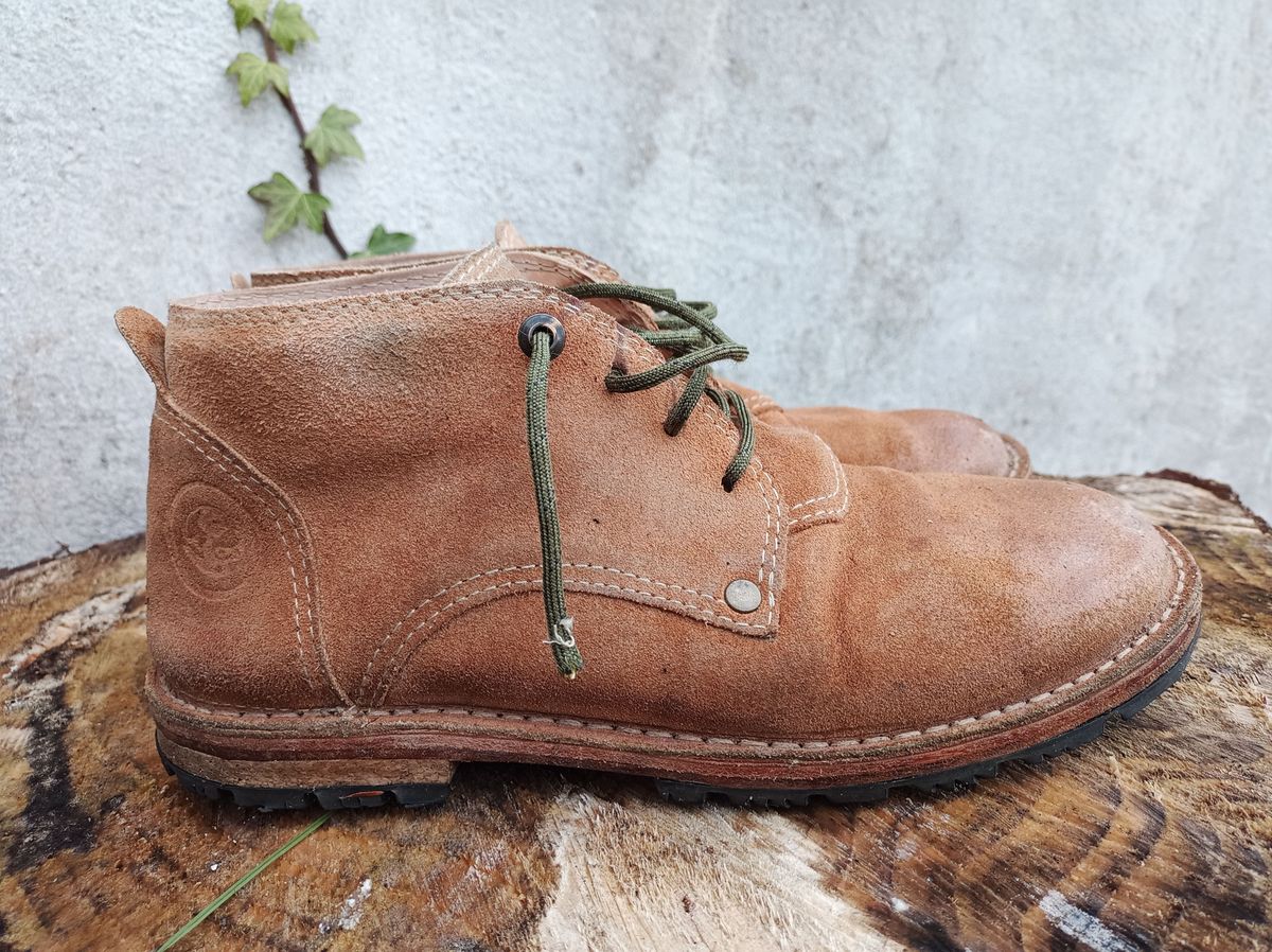 Photo by patinathunderdome on December 5, 2021 of the BERNHARDINER Schuhwerk JFB002 in David Oehler Natural V Suede.