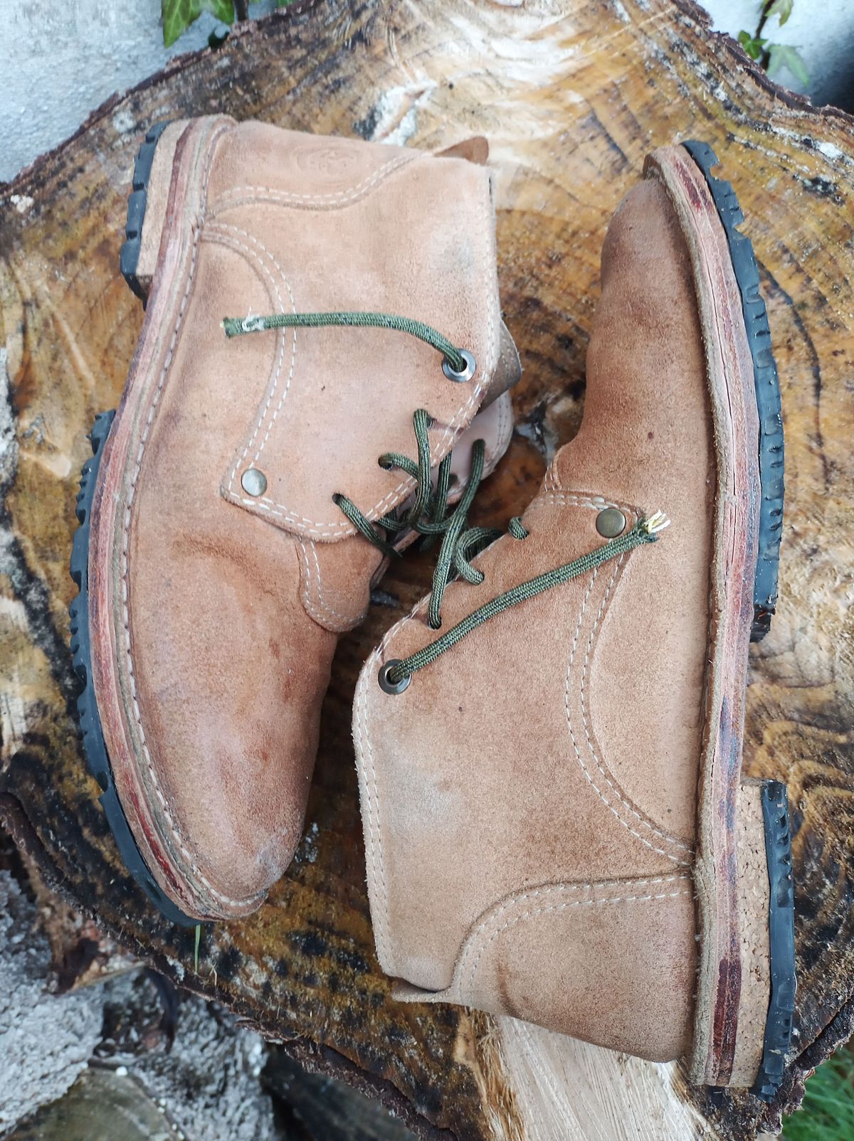 Photo by patinathunderdome on December 5, 2021 of the BERNHARDINER Schuhwerk JFB002 in David Oehler Natural V Suede.