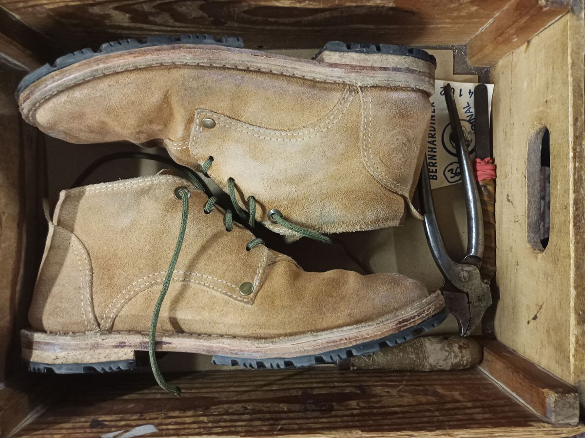 Photo by patinathunderdome on January 4, 2022 of the BERNHARDINER Schuhwerk JFB002 in David Oehler Natural V Suede.