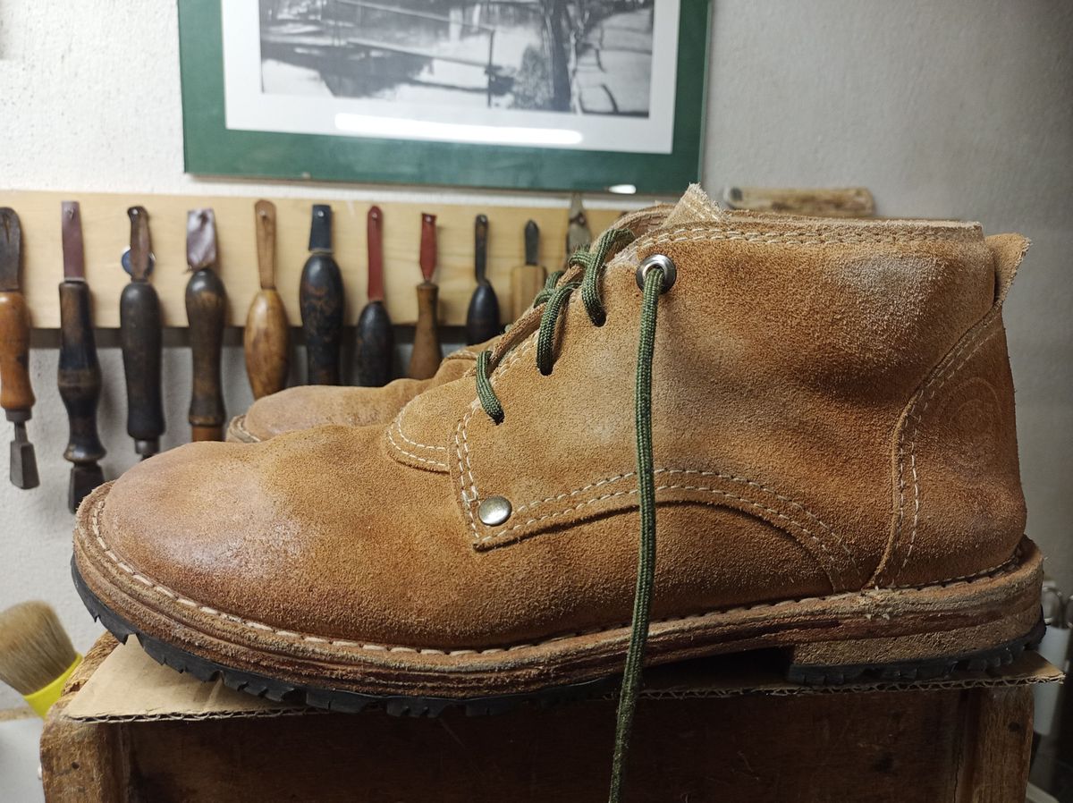Photo by patinathunderdome on January 4, 2022 of the BERNHARDINER Schuhwerk JFB002 in David Oehler Natural V Suede.