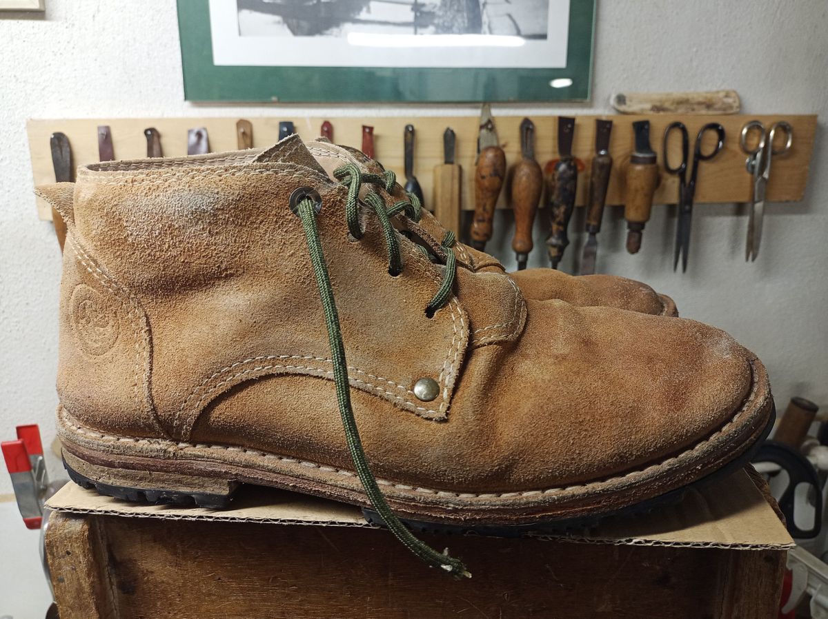 Photo by patinathunderdome on January 4, 2022 of the BERNHARDINER Schuhwerk JFB002 in David Oehler Natural V Suede.