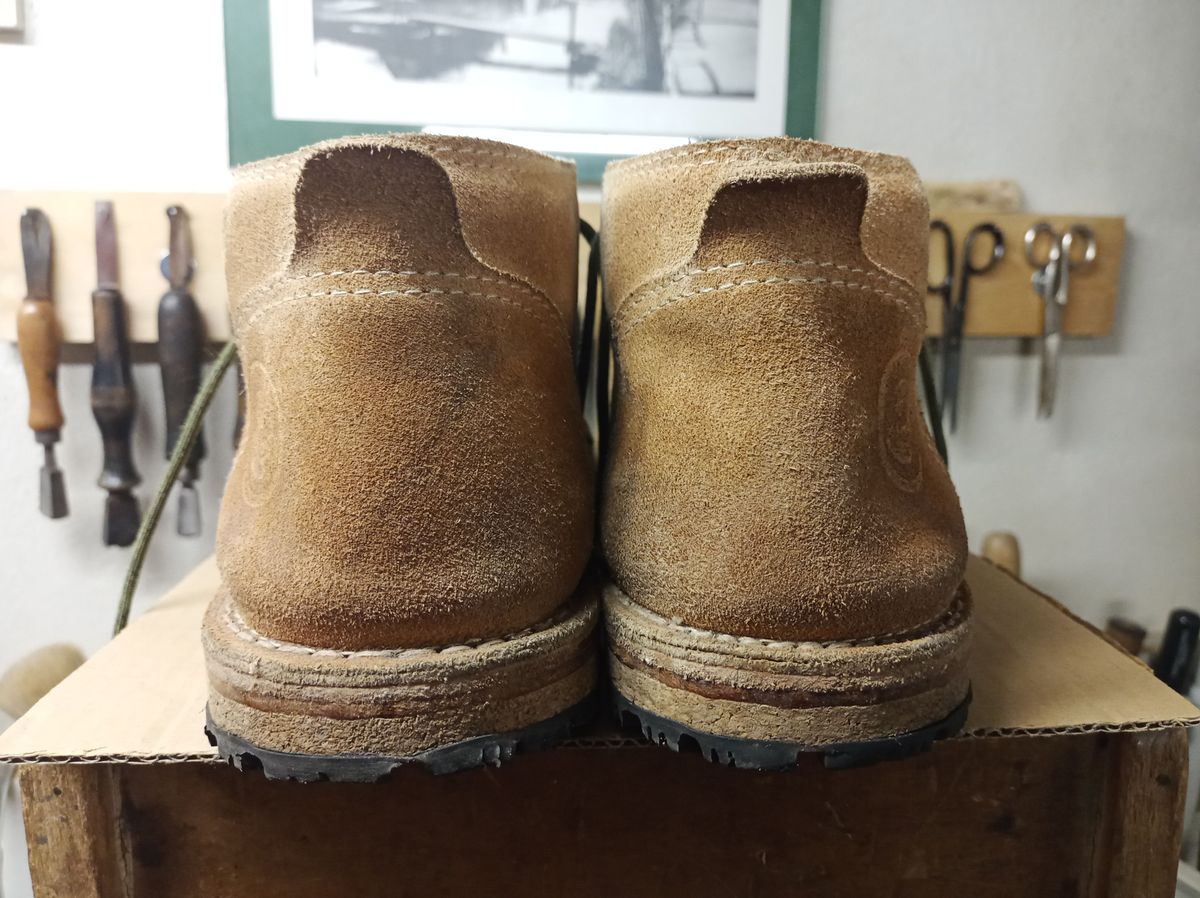 Photo by patinathunderdome on January 4, 2022 of the BERNHARDINER Schuhwerk JFB002 in David Oehler Natural V Suede.