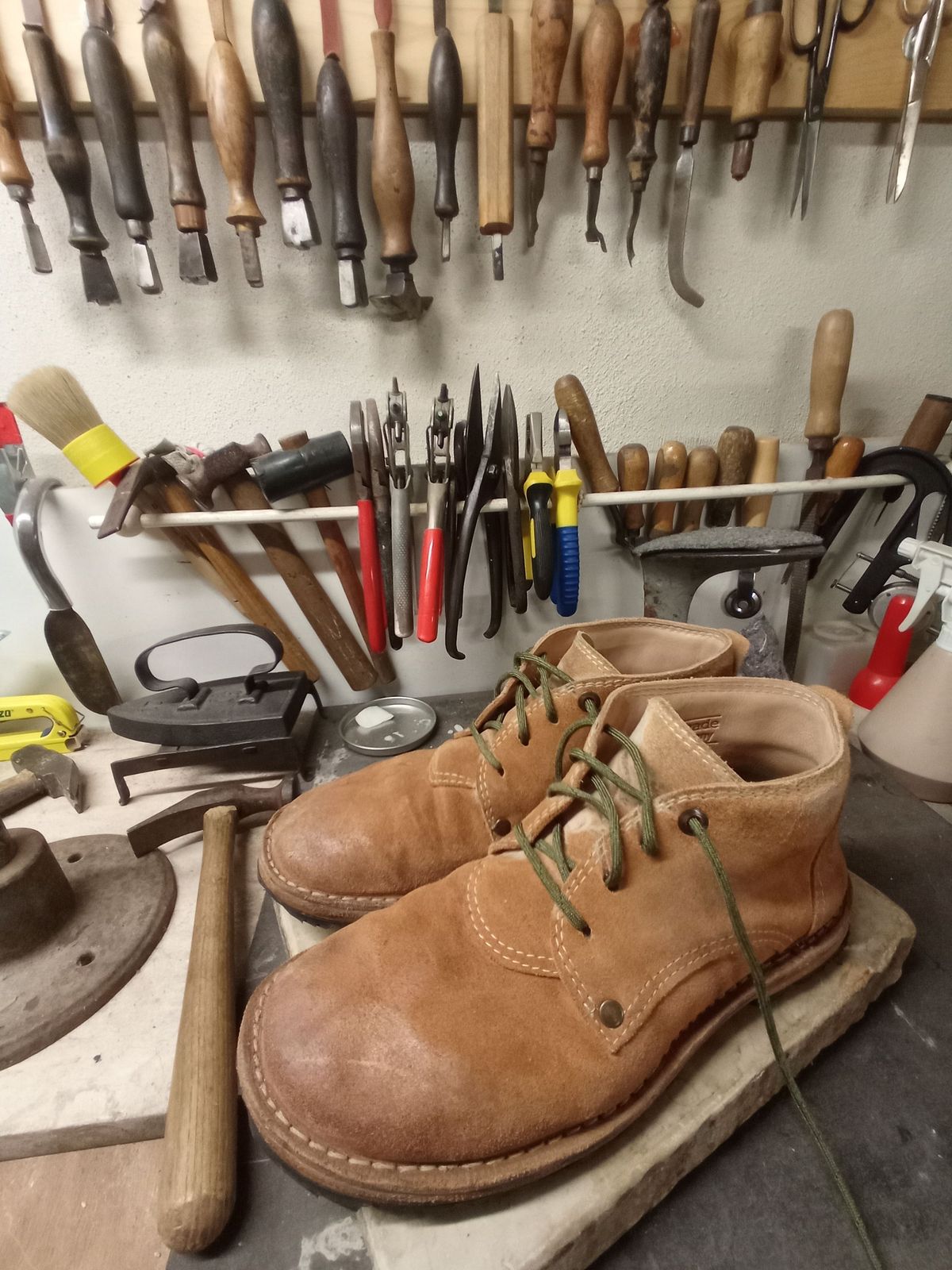 Photo by patinathunderdome on January 4, 2022 of the BERNHARDINER Schuhwerk JFB002 in David Oehler Natural V Suede.