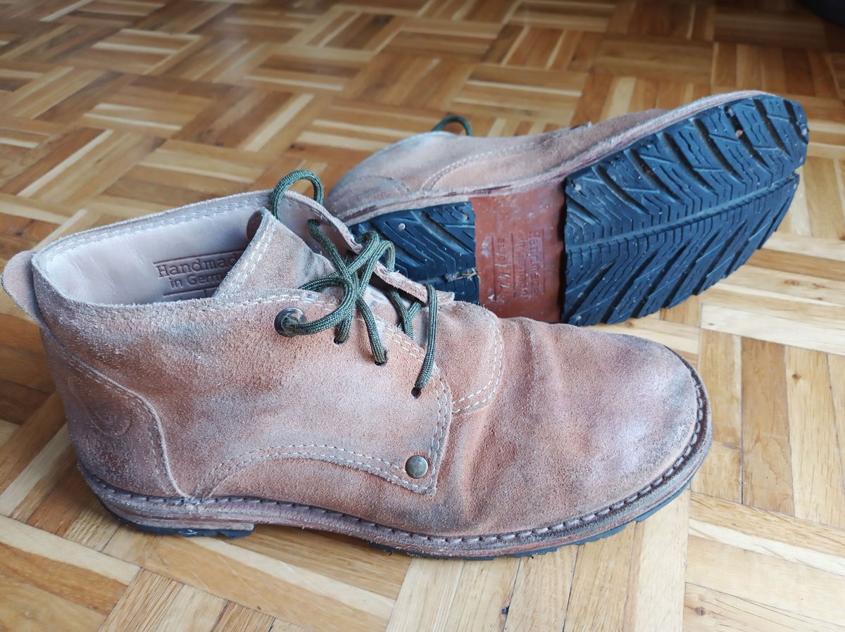 Photo by patinathunderdome on February 1, 2022 of the BERNHARDINER Schuhwerk JFB002 in David Oehler Natural V Suede.