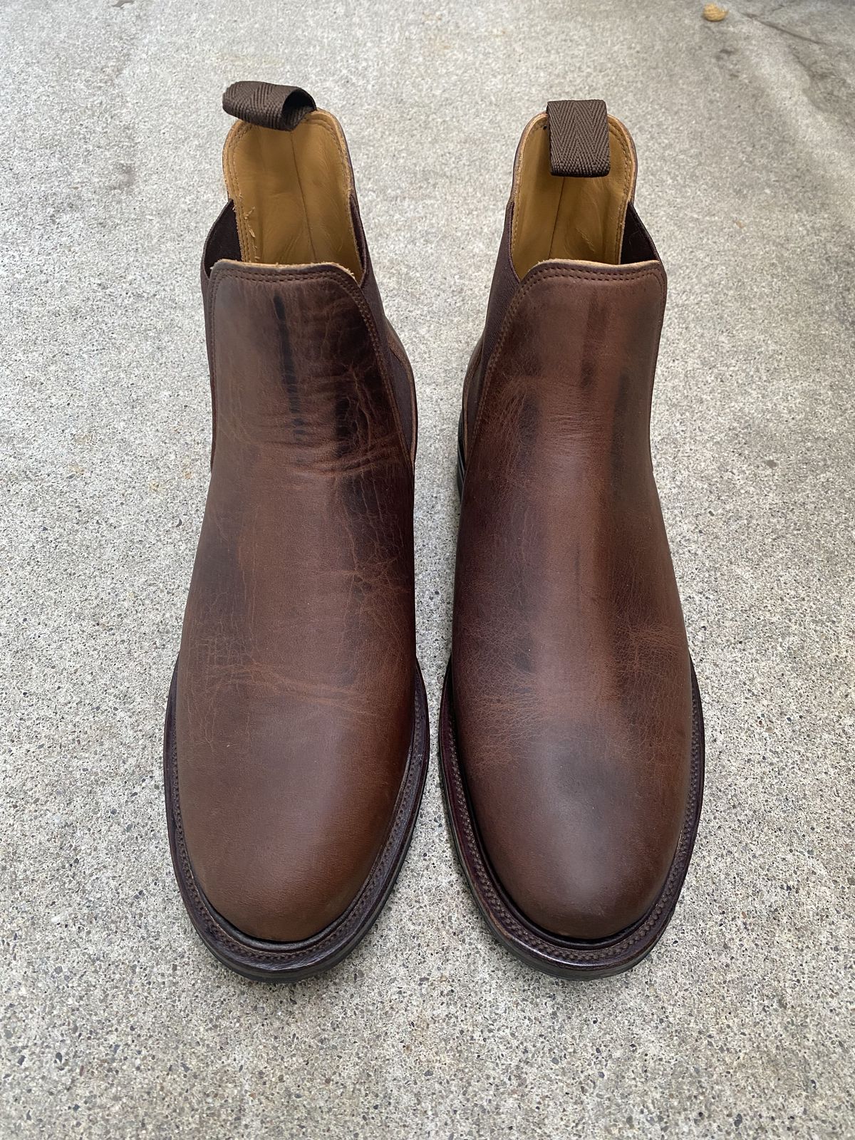Photo by patinathunderdome on November 6, 2021 of the Viberg Chelsea in Horween Rowdy Dachshund.