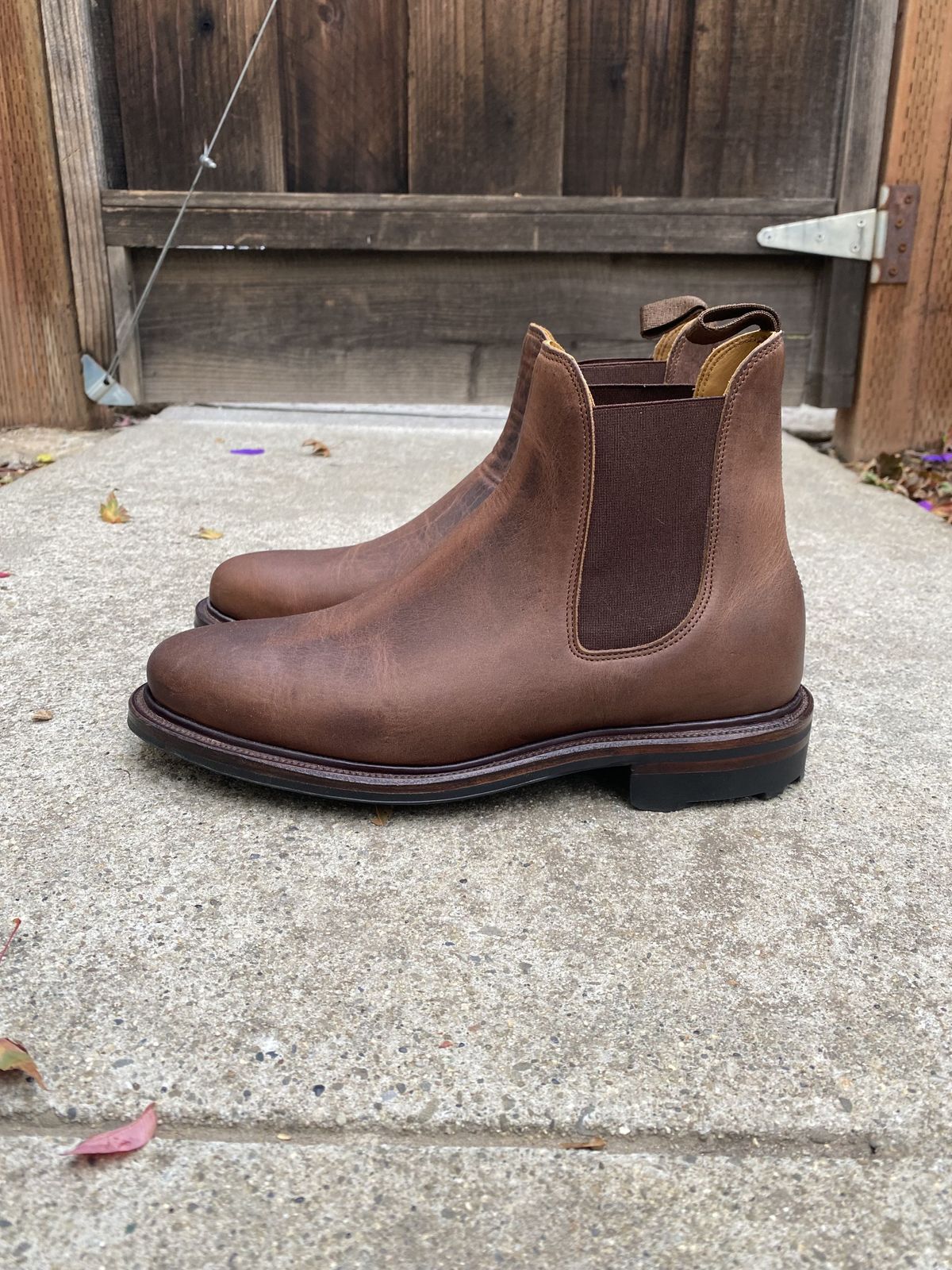 Photo by patinathunderdome on November 6, 2021 of the Viberg Chelsea in Horween Rowdy Dachshund.