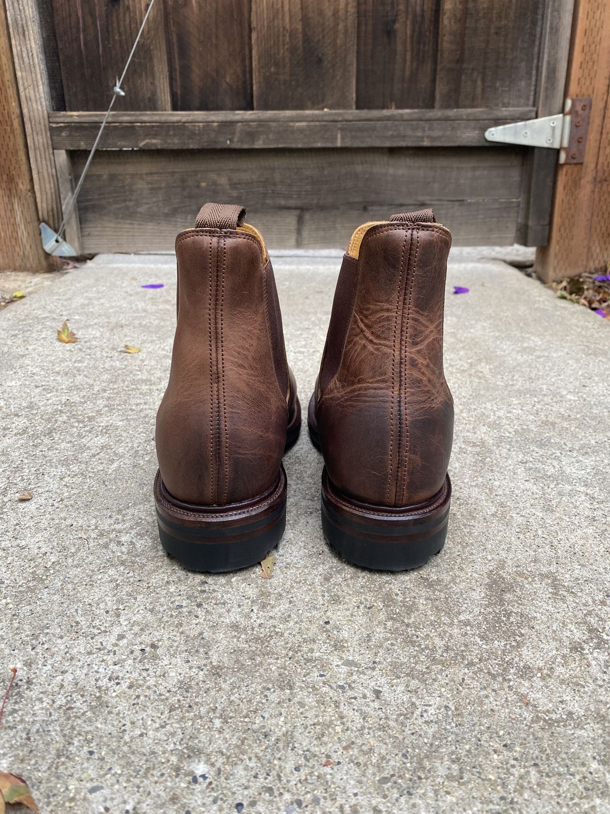 Photo by patinathunderdome on November 6, 2021 of the Viberg Chelsea in Horween Rowdy Dachshund.