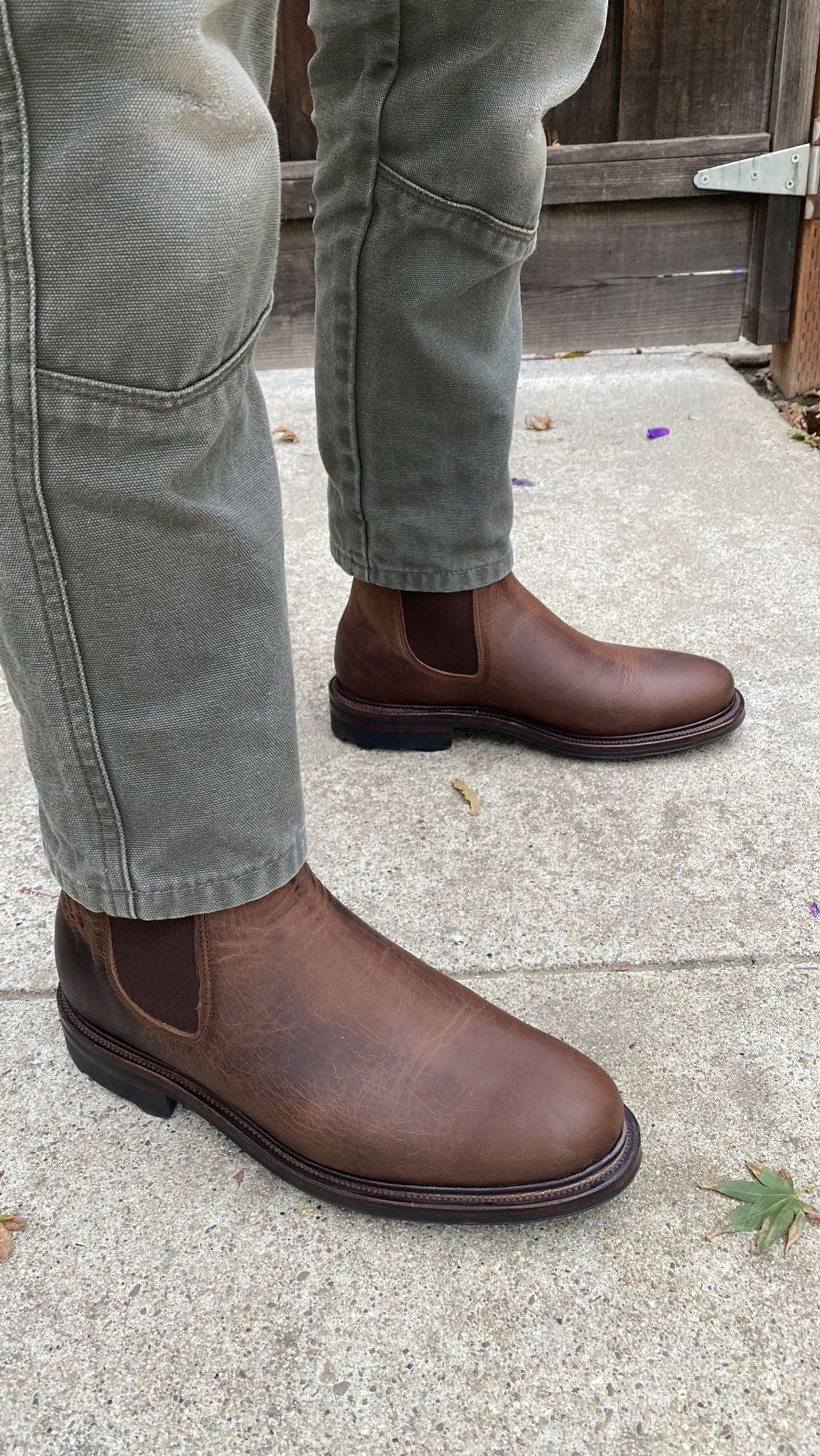 Photo by patinathunderdome on November 6, 2021 of the Viberg Chelsea in Horween Rowdy Dachshund.