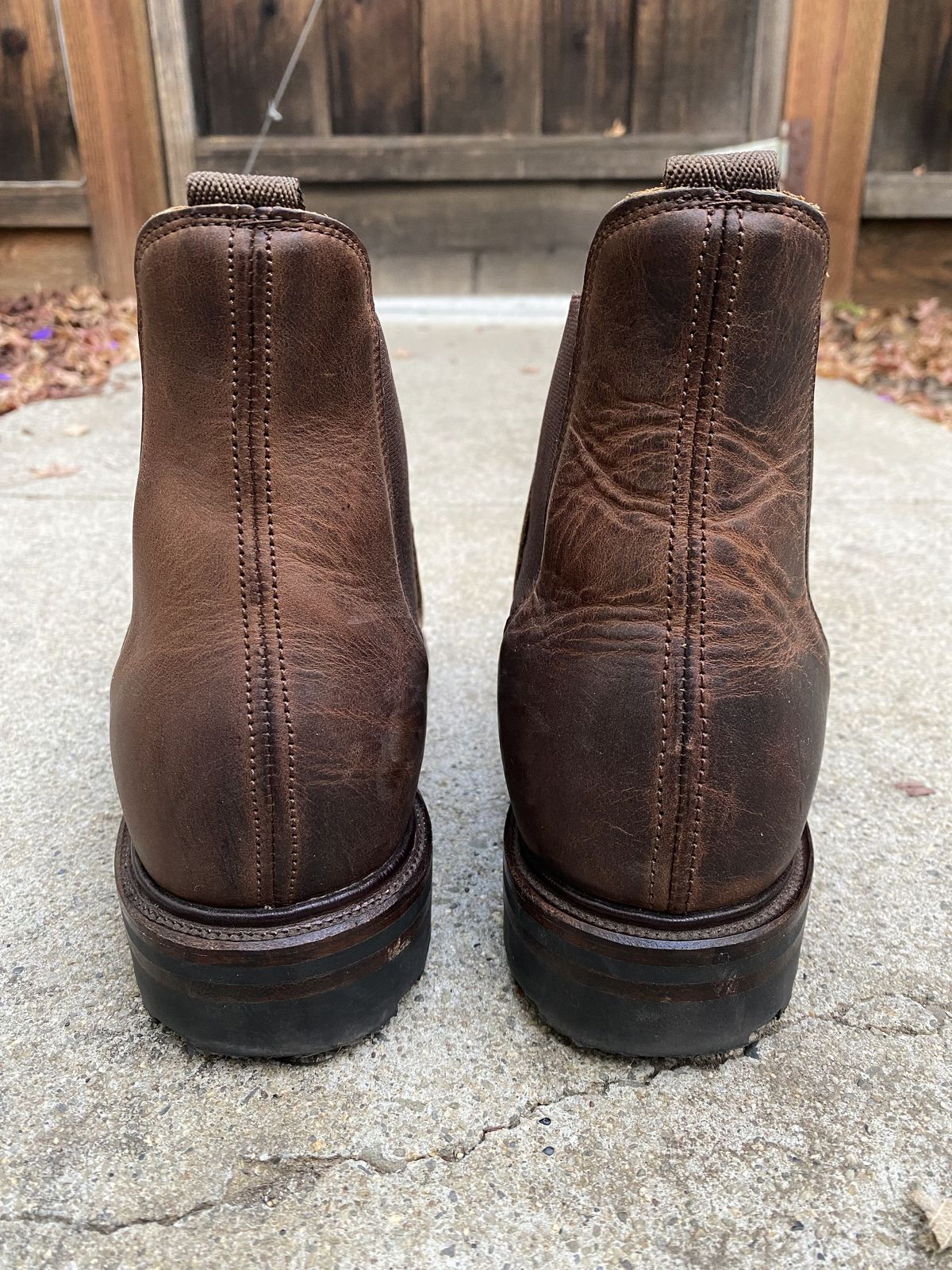 Photo by patinathunderdome on December 6, 2021 of the Viberg Chelsea in Horween Rowdy Dachshund.