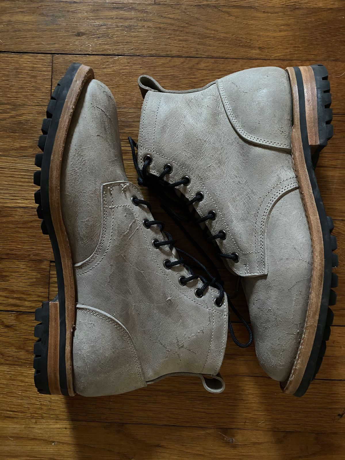Photo by patinathunderdome on January 3, 2022 of the Truman Service Boot in C.F. Stead Smoke Rambler.