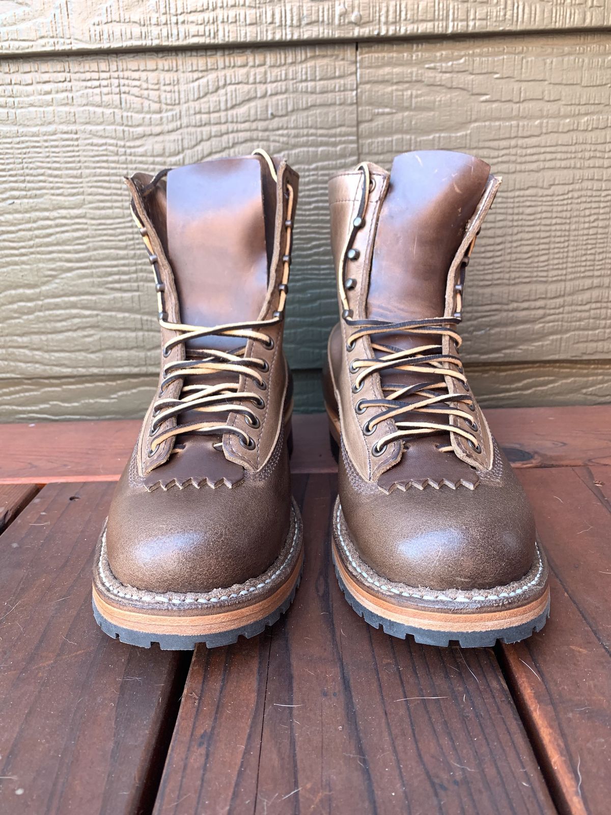 Photo by patinathunderdome on September 30, 2021 of the White's Bounty Hunter in Horween Natural Waxed Flesh.