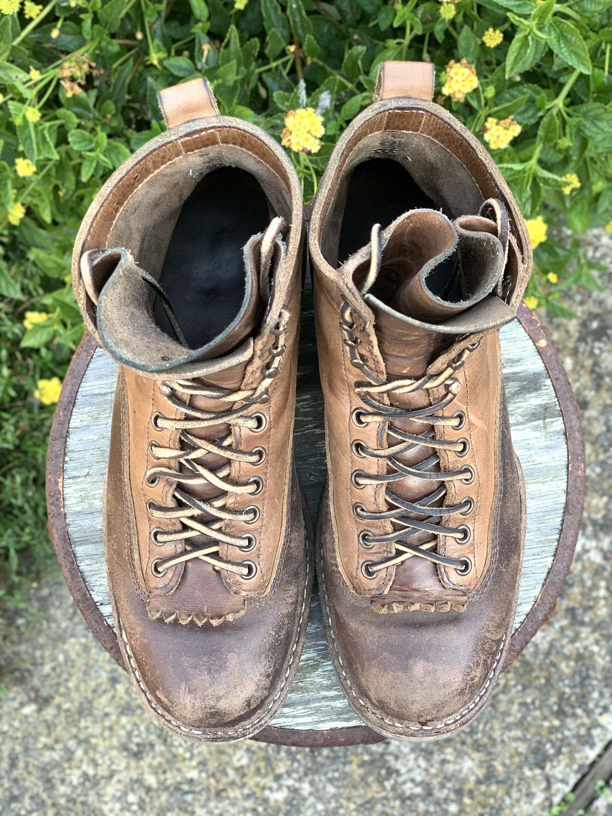 Photo by patinathunderdome on December 2, 2021 of the White's Bounty Hunter in Horween Natural Waxed Flesh.
