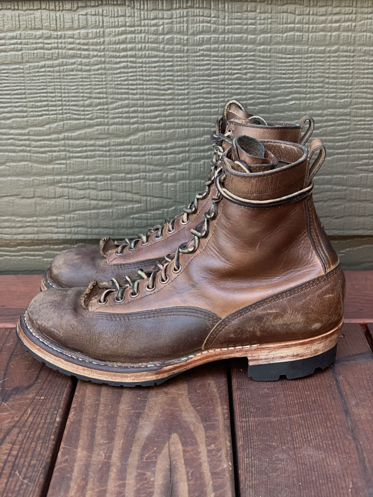 Photo by patinathunderdome on May 1, 2022 of the White's Bounty Hunter in Horween Natural Waxed Flesh.