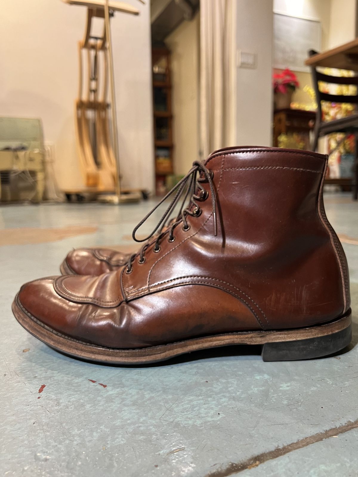 Photo by patinathunderdome on March 6, 2022 of the Makers U Mocca Blucher in Horween Color 4 Shell Cordovan.