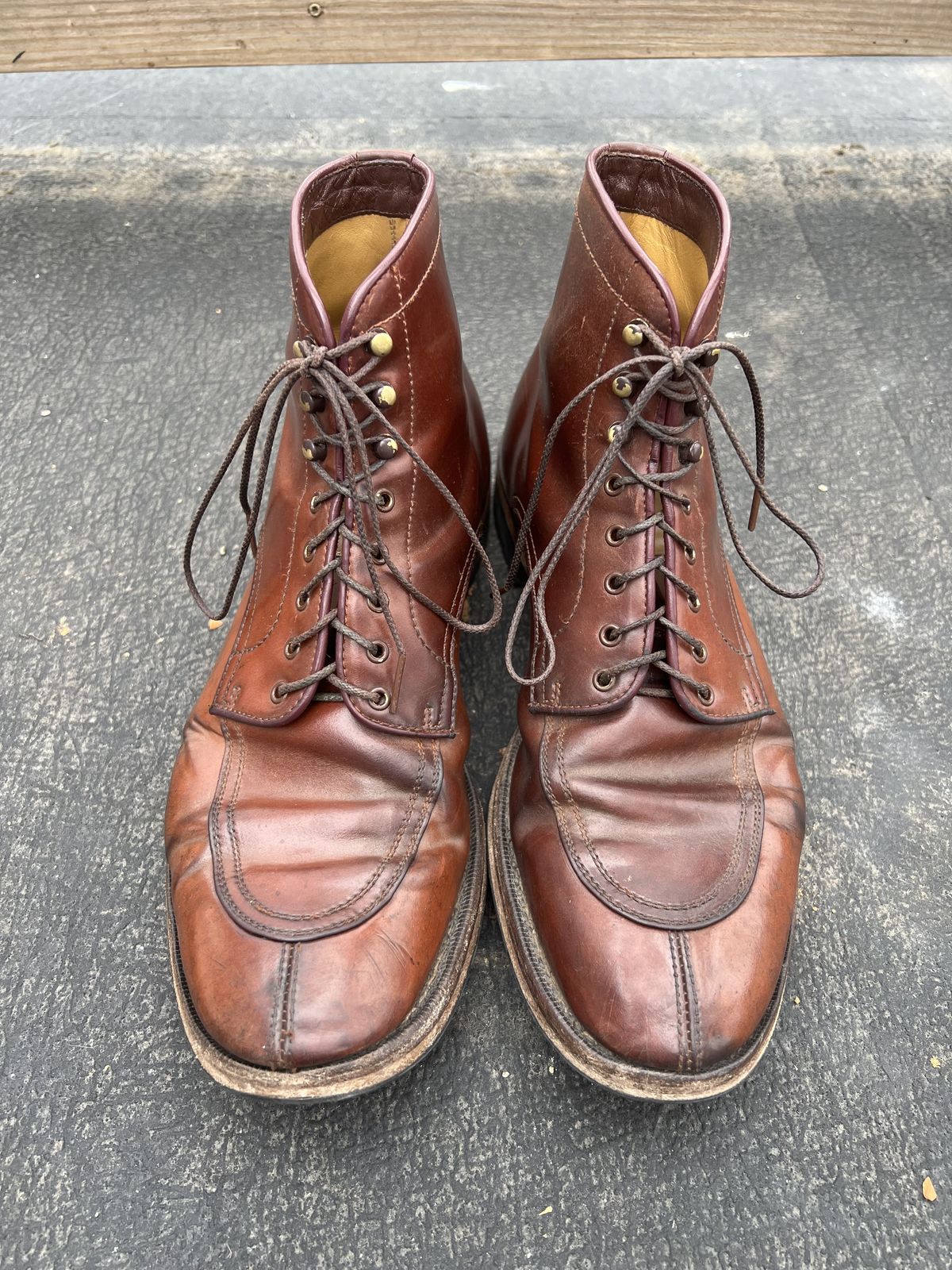 Photo by patinathunderdome on April 6, 2022 of the Makers U Mocca Blucher in Horween Color 4 Shell Cordovan.