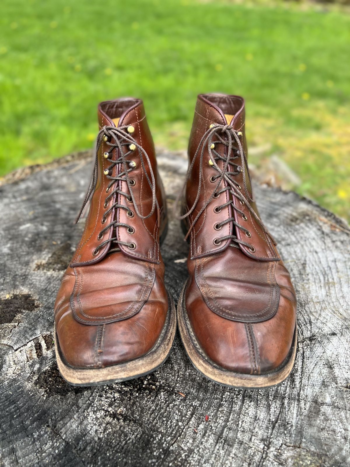 Photo by patinathunderdome on May 6, 2022 of the Makers U Mocca Blucher in Horween Color 4 Shell Cordovan.