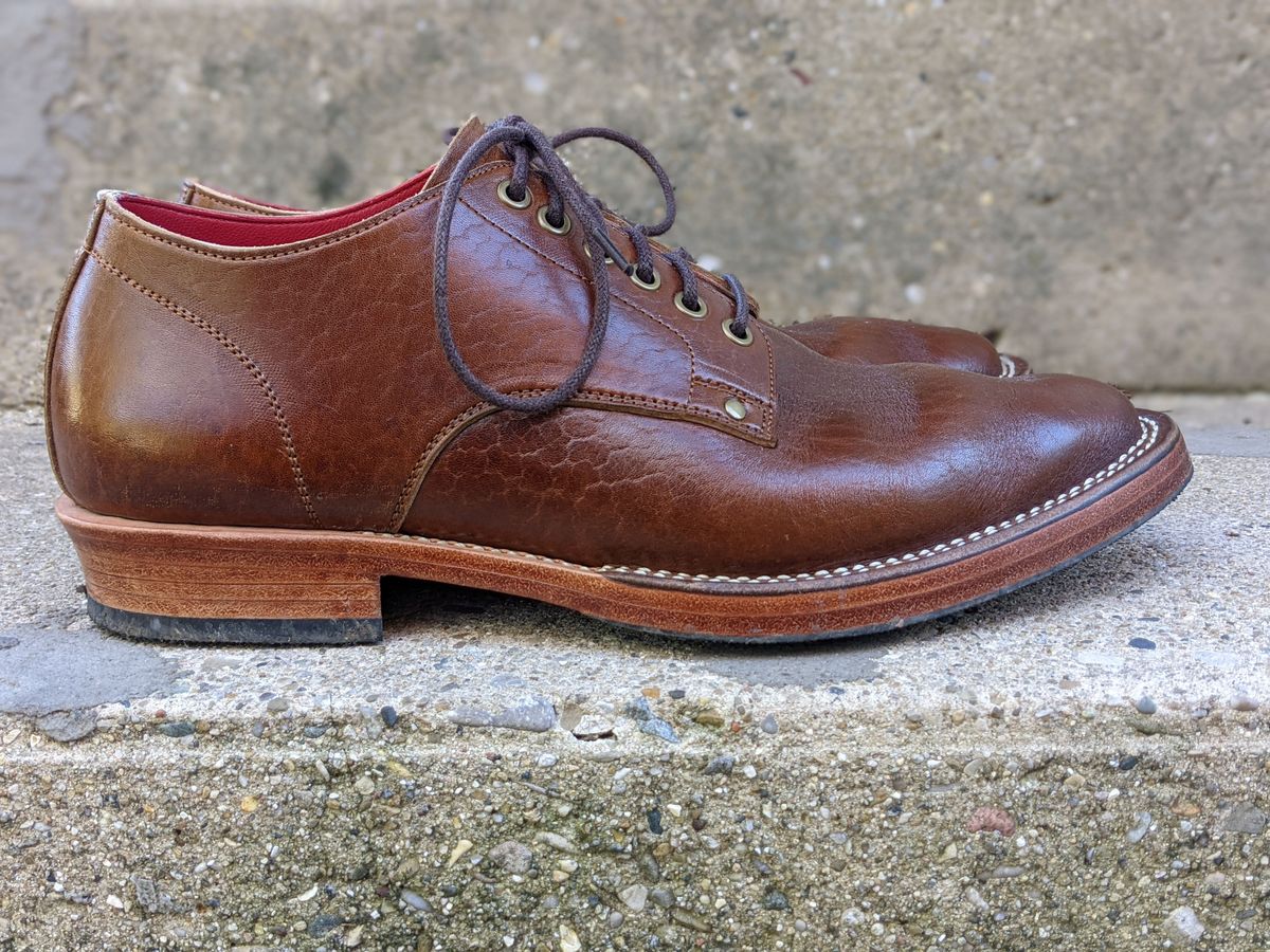 Photo by patinathunderdome on November 3, 2021 of the Benzein TDD-02 Derby in Shinki Brown Oiled Horsebutt.