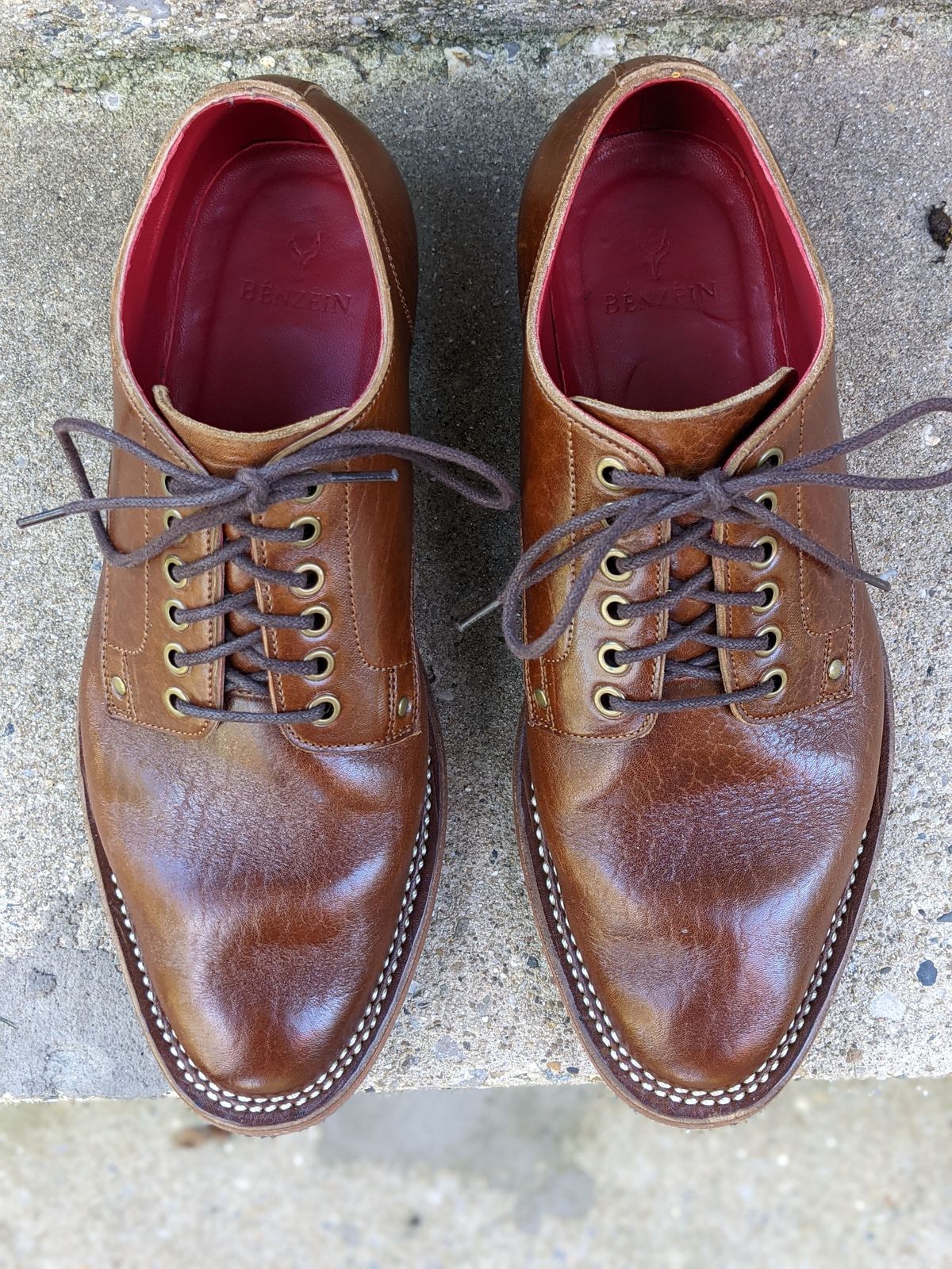 Photo by patinathunderdome on November 3, 2021 of the Benzein TDD-02 Derby in Shinki Brown Oiled Horsebutt.