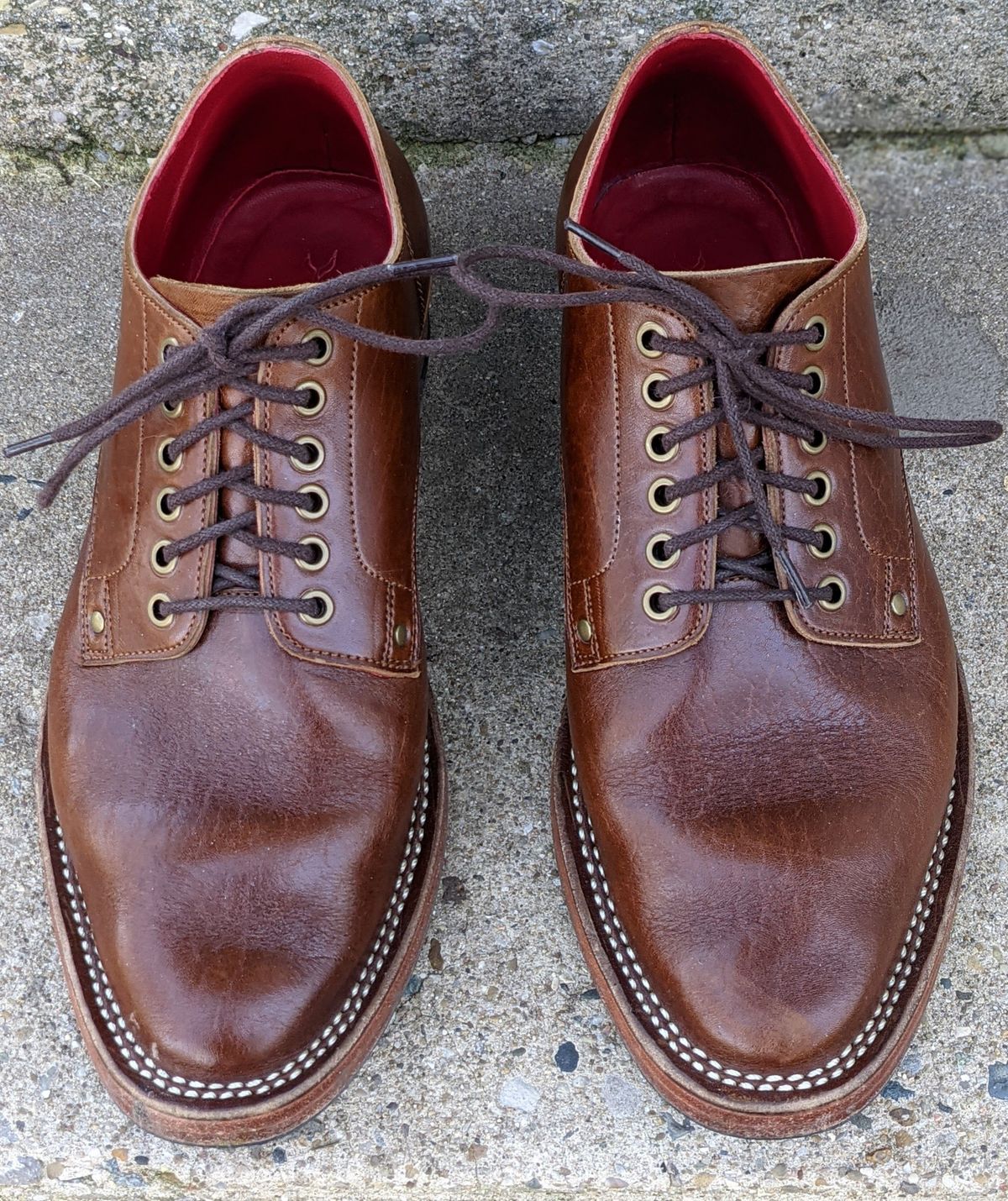 Photo by patinathunderdome on December 2, 2021 of the Benzein TDD-02 Derby in Shinki Brown Oiled Horsebutt.