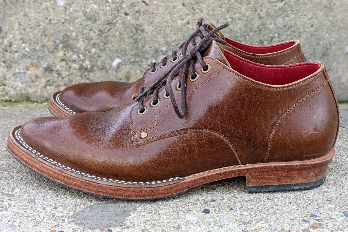 Photo by patinathunderdome on December 2, 2021 of the Benzein TDD-02 Derby in Shinki Brown Oiled Horsebutt.