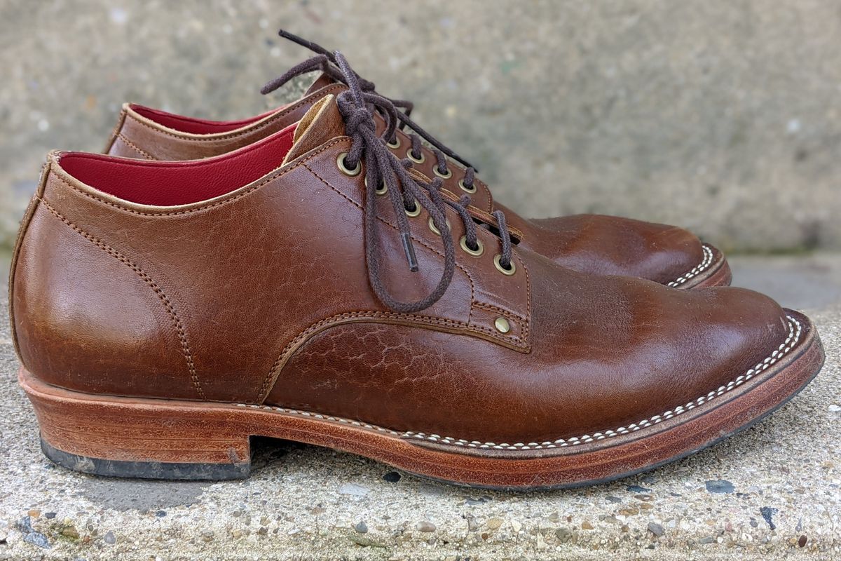 Photo by patinathunderdome on December 2, 2021 of the Benzein TDD-02 Derby in Shinki Brown Oiled Horsebutt.