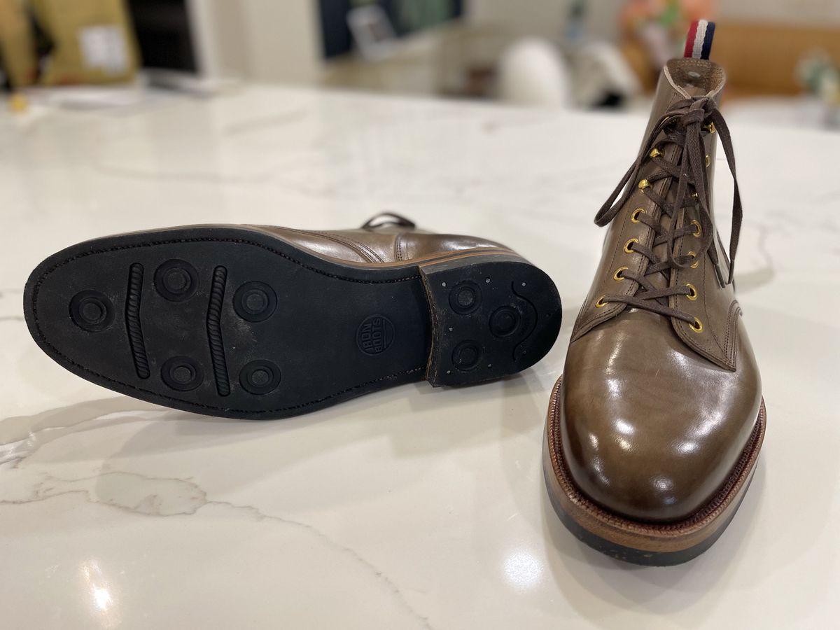 Photo by patinathunderdome on November 1, 2021 of the Iron Boots The Chosen One in Natural Italy Waxed Bullhide.