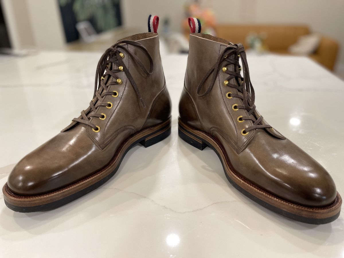 Photo by patinathunderdome on November 1, 2021 of the Iron Boots The Chosen One in Natural Italy Waxed Bullhide.