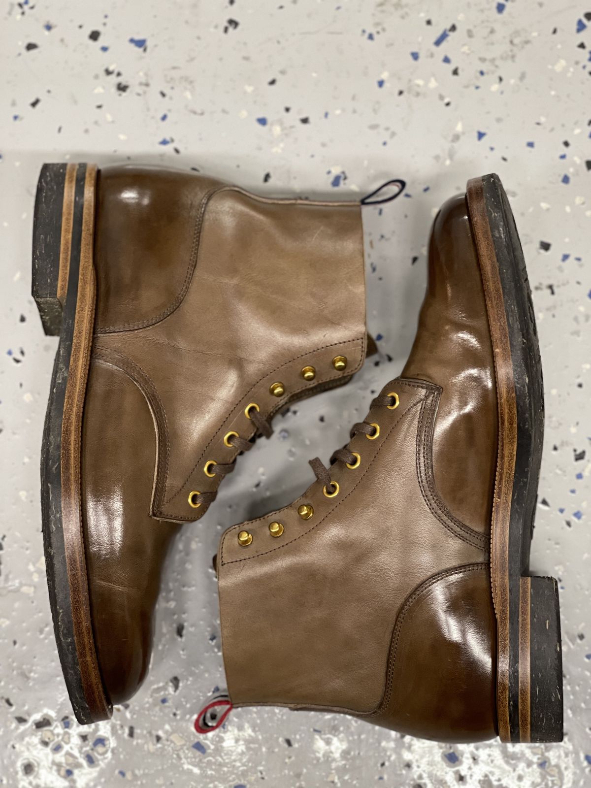 Photo by patinathunderdome on December 1, 2021 of the Iron Boots The Chosen One in Natural Italy Waxed Bullhide.