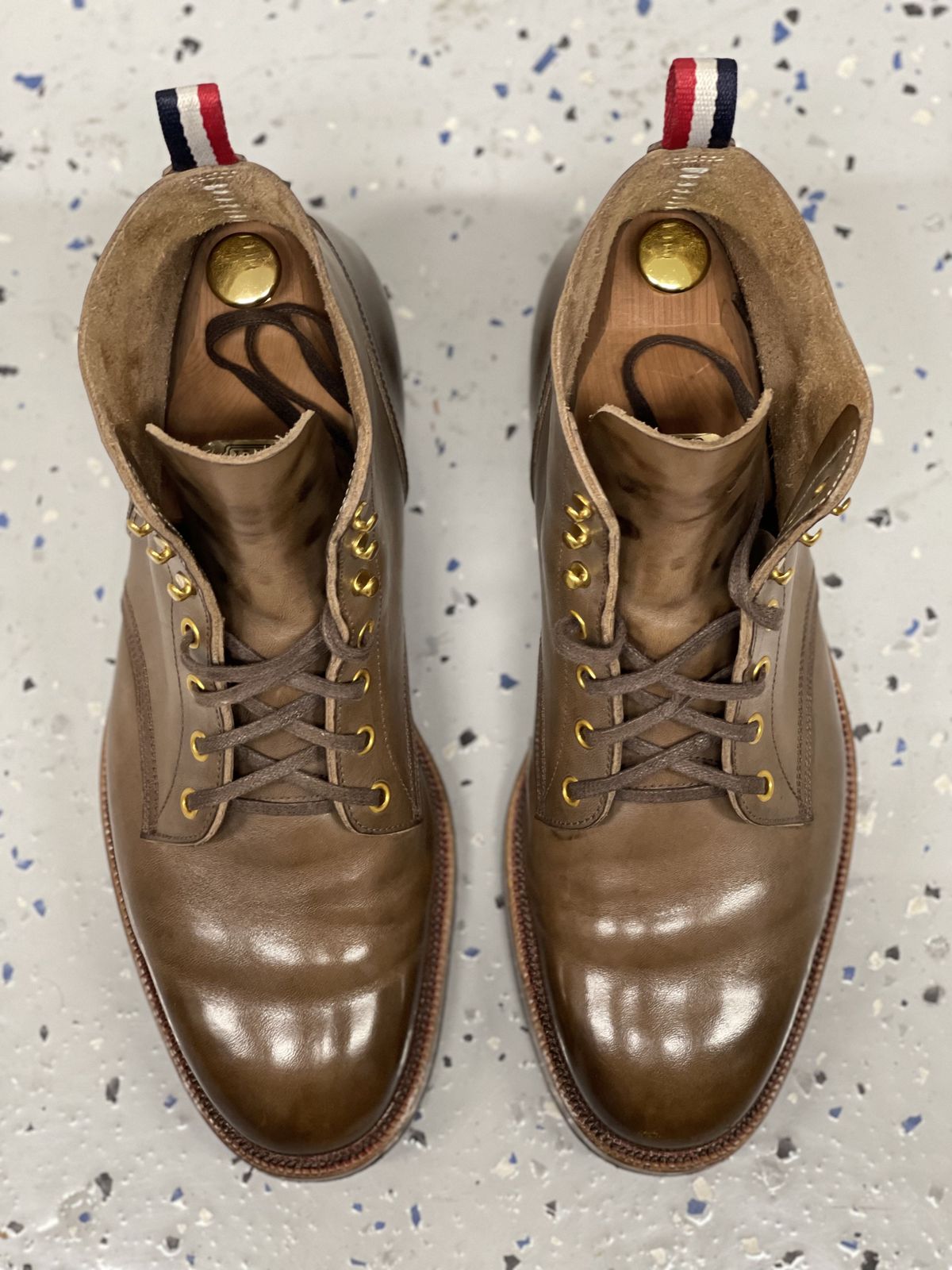 Photo by patinathunderdome on December 1, 2021 of the Iron Boots The Chosen One in Natural Italy Waxed Bullhide.