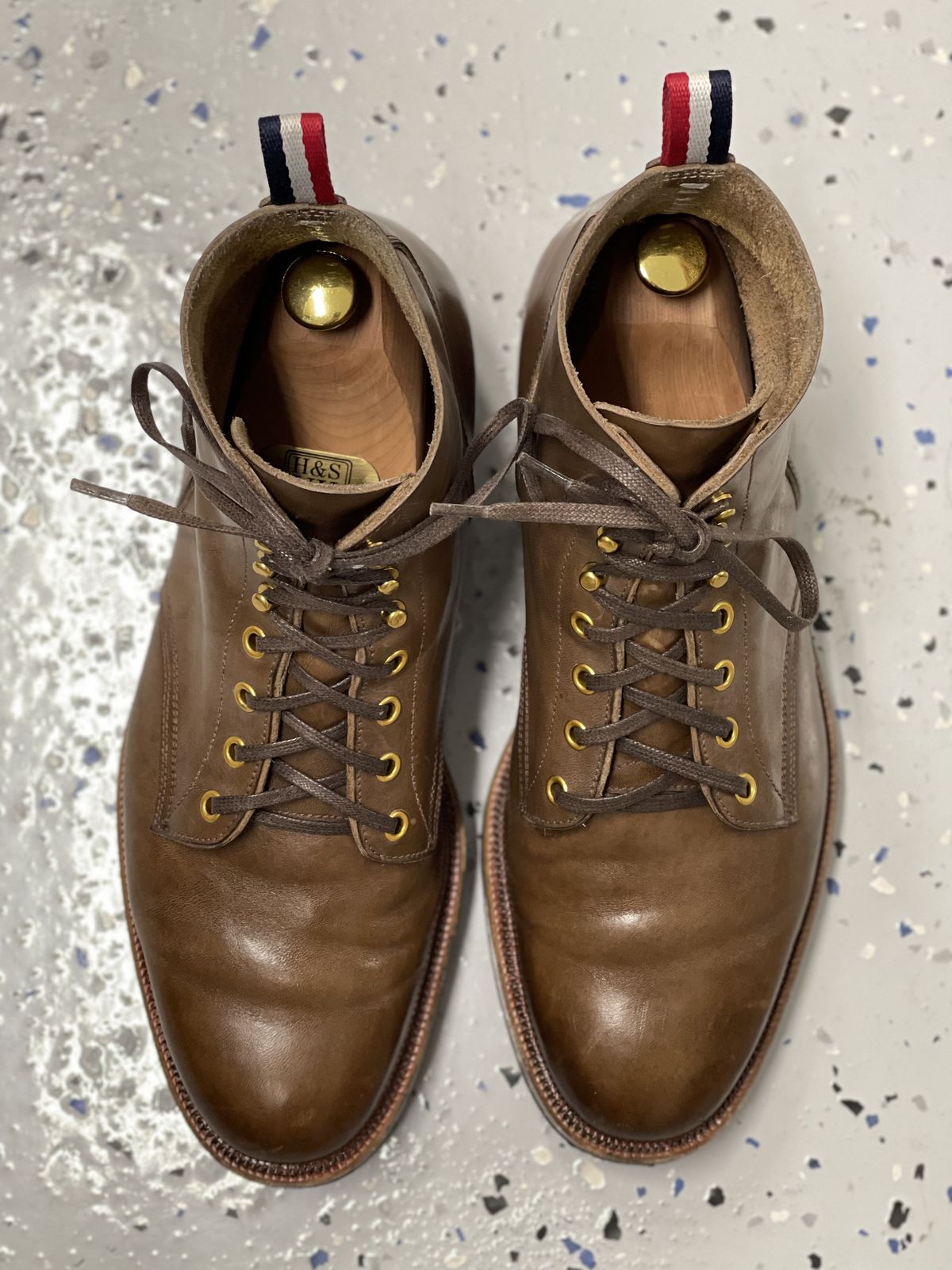 Photo by patinathunderdome on January 3, 2022 of the Iron Boots The Chosen One in Natural Italy Waxed Bullhide.