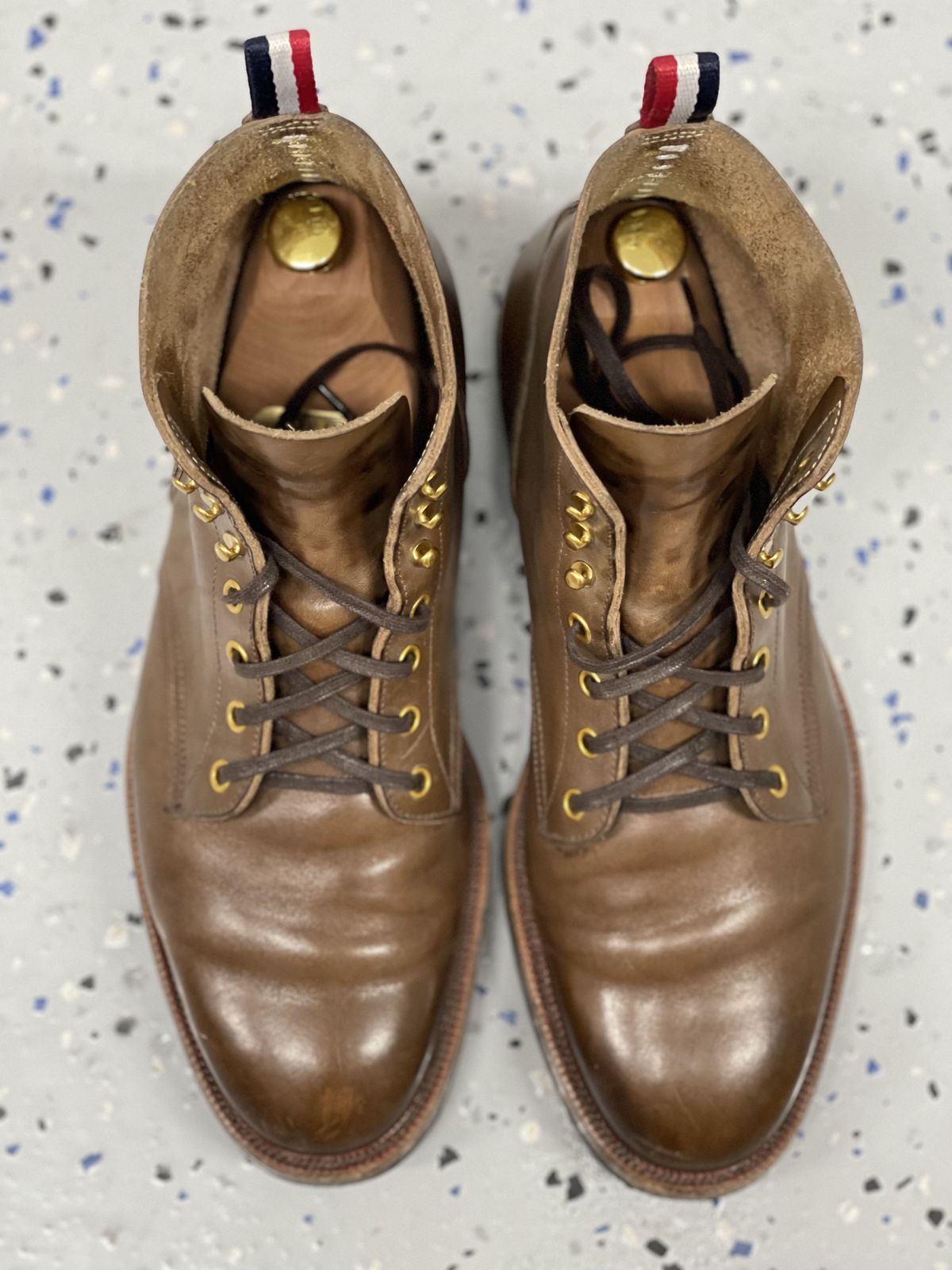 Photo by patinathunderdome on February 3, 2022 of the Iron Boots The Chosen One in Natural Italy Waxed Bullhide.
