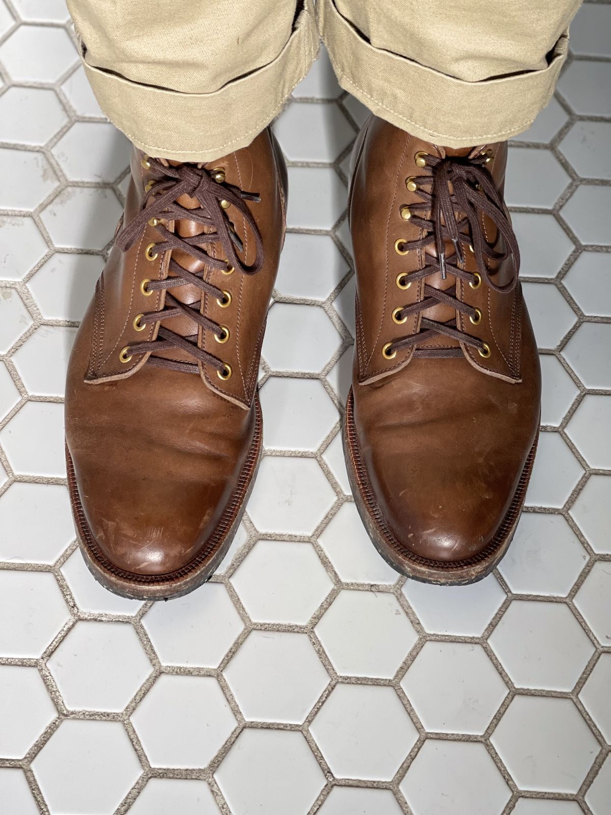 Photo by patinathunderdome on April 2, 2022 of the Iron Boots The Chosen One in Natural Italy Waxed Bullhide.