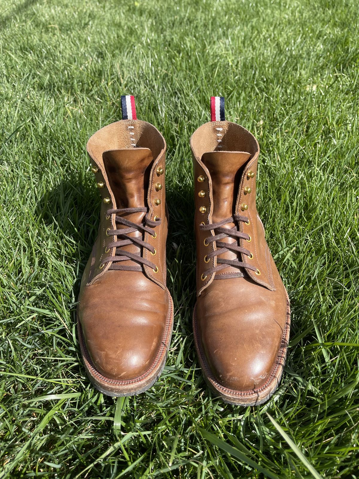 Photo by patinathunderdome on April 2, 2022 of the Iron Boots The Chosen One in Natural Italy Waxed Bullhide.