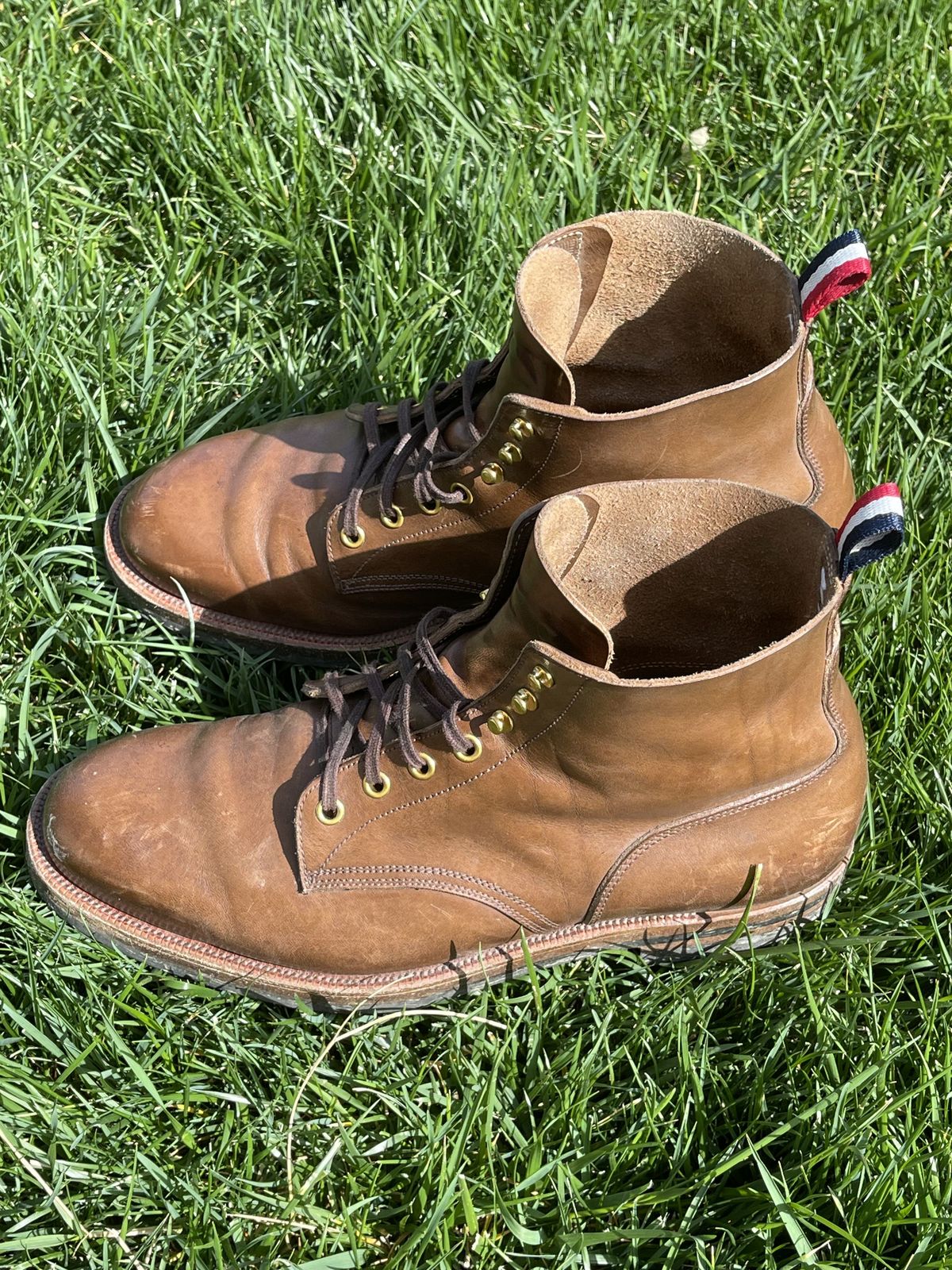 Photo by patinathunderdome on April 2, 2022 of the Iron Boots The Chosen One in Natural Italy Waxed Bullhide.