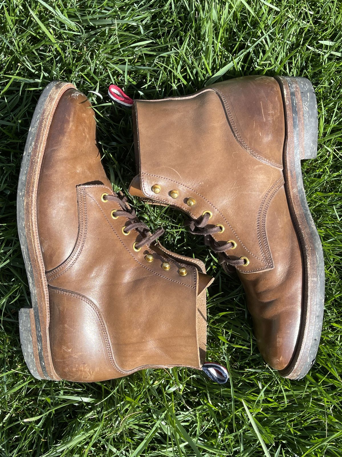 Photo by patinathunderdome on April 2, 2022 of the Iron Boots The Chosen One in Natural Italy Waxed Bullhide.