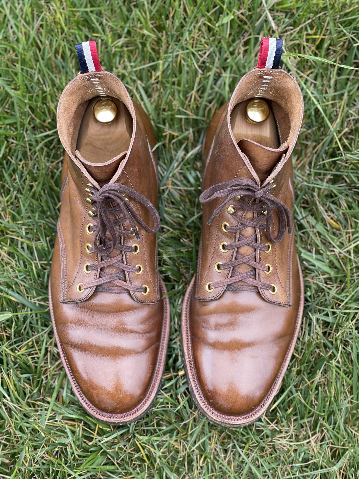 Photo by patinathunderdome on May 5, 2022 of the Iron Boots The Chosen One in Natural Italy Waxed Bullhide.