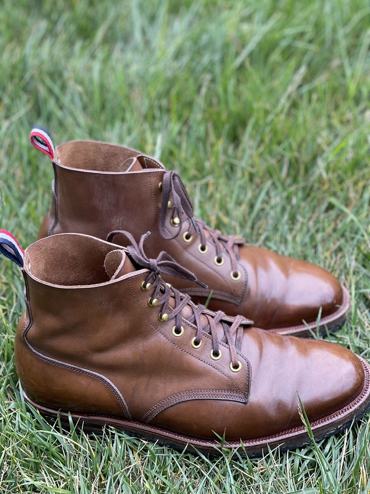 Photo by patinathunderdome on May 5, 2022 of the Iron Boots The Chosen One in Natural Italy Waxed Bullhide.