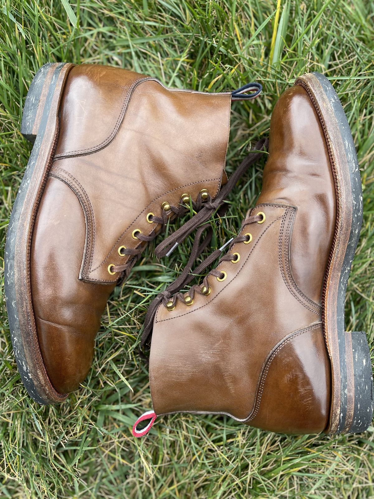 Photo by patinathunderdome on May 5, 2022 of the Iron Boots The Chosen One in Natural Italy Waxed Bullhide.