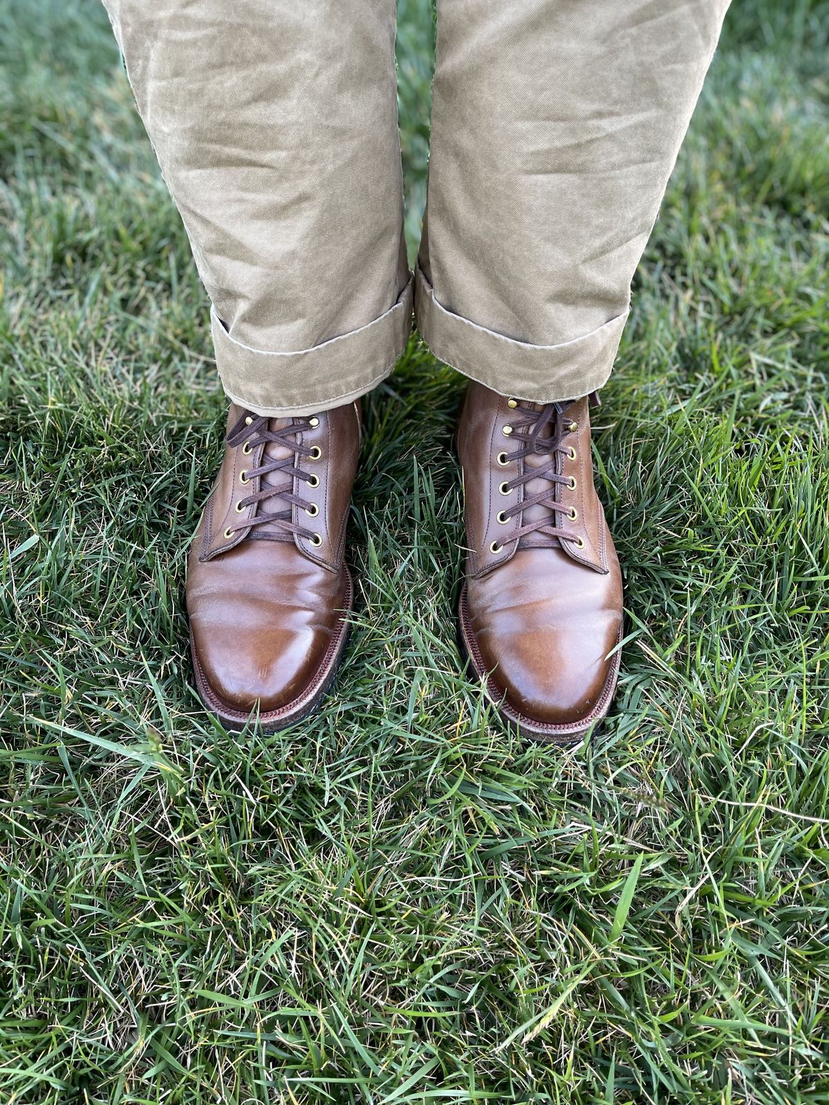 Photo by patinathunderdome on May 5, 2022 of the Iron Boots The Chosen One in Natural Italy Waxed Bullhide.