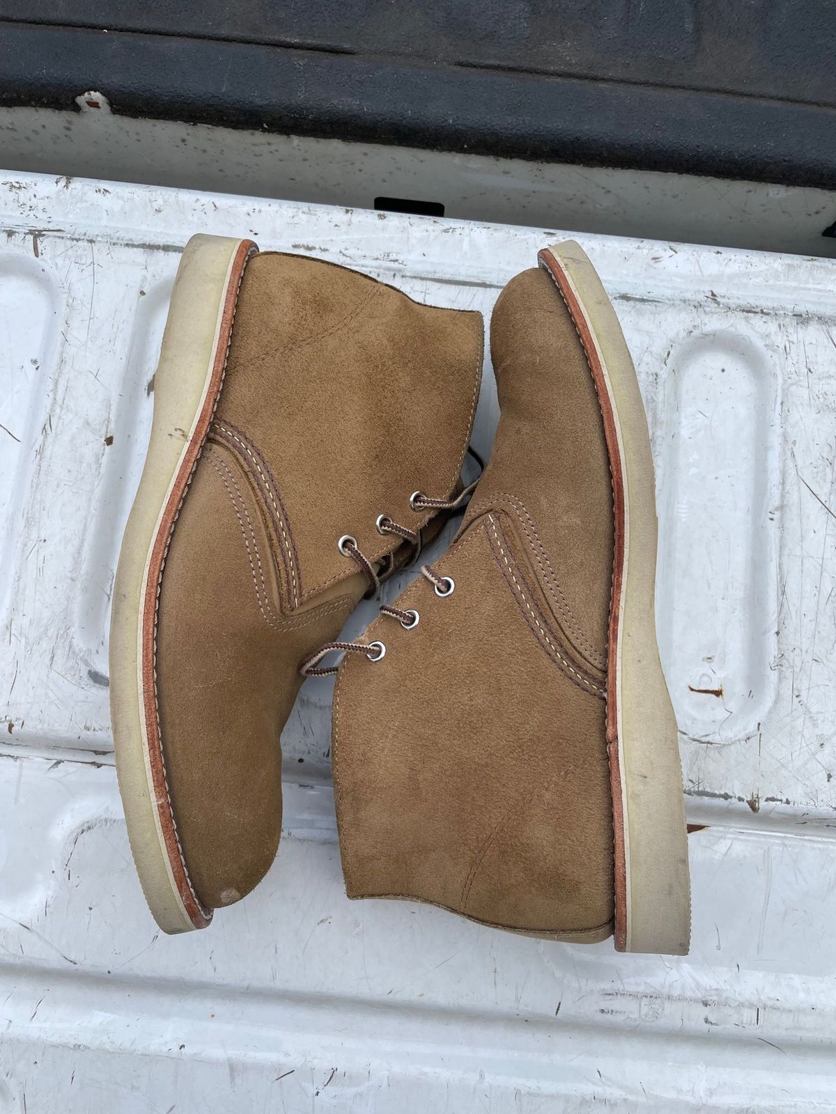 Photo by patinathunderdome on November 5, 2021 of the Red Wing Work Chukka in S.B. Foot Olive Mohave Roughout.