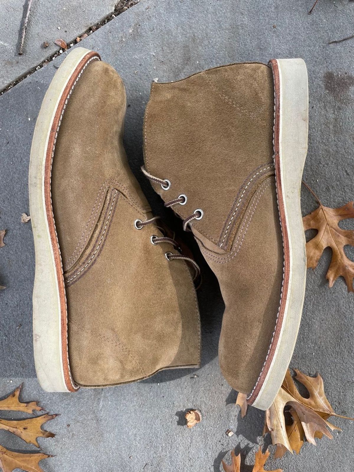 Photo by patinathunderdome on December 5, 2021 of the Red Wing Work Chukka in S.B. Foot Olive Mohave Roughout.