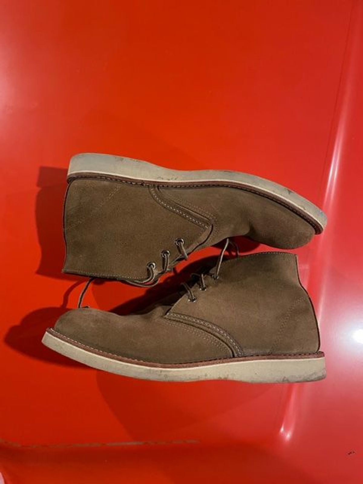 Photo by patinathunderdome on January 6, 2022 of the Red Wing Work Chukka in S.B. Foot Olive Mohave Roughout.