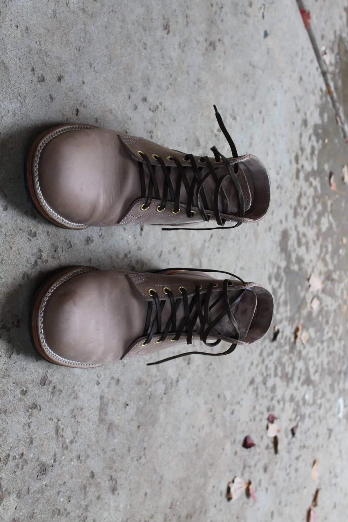 Photo by patinathunderdome on November 1, 2021 of the Viberg Service Boot in Maryam Light Grey Horsebutt.