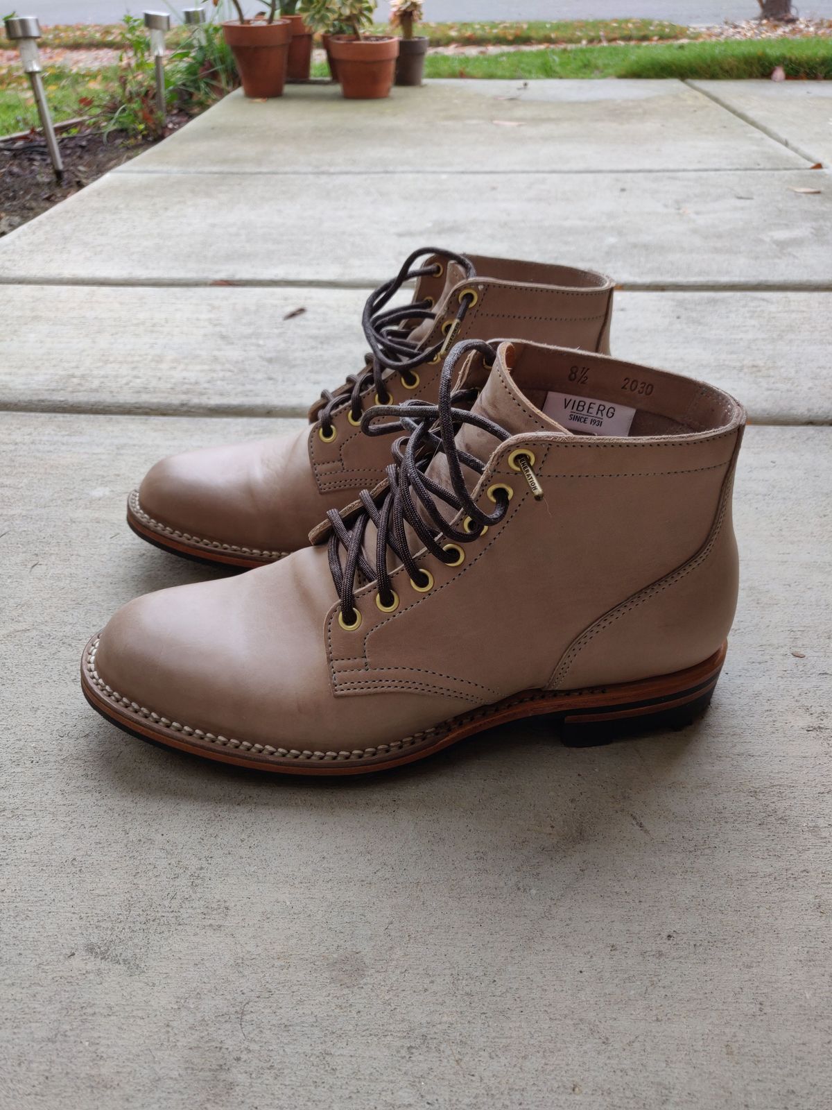 Photo by patinathunderdome on December 4, 2021 of the Viberg Service Boot in Maryam Light Grey Horsebutt.